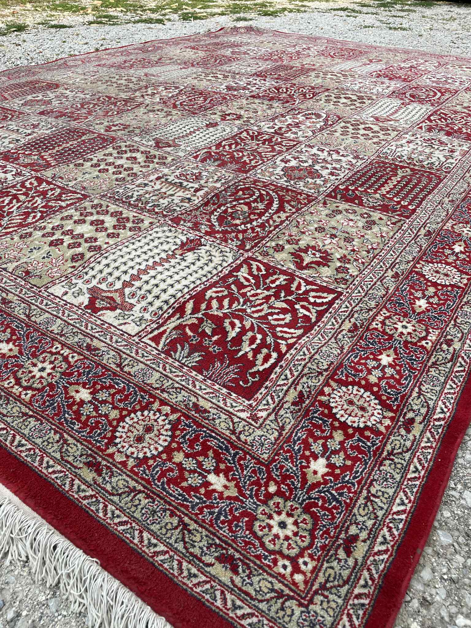 Très grand tapis oriental