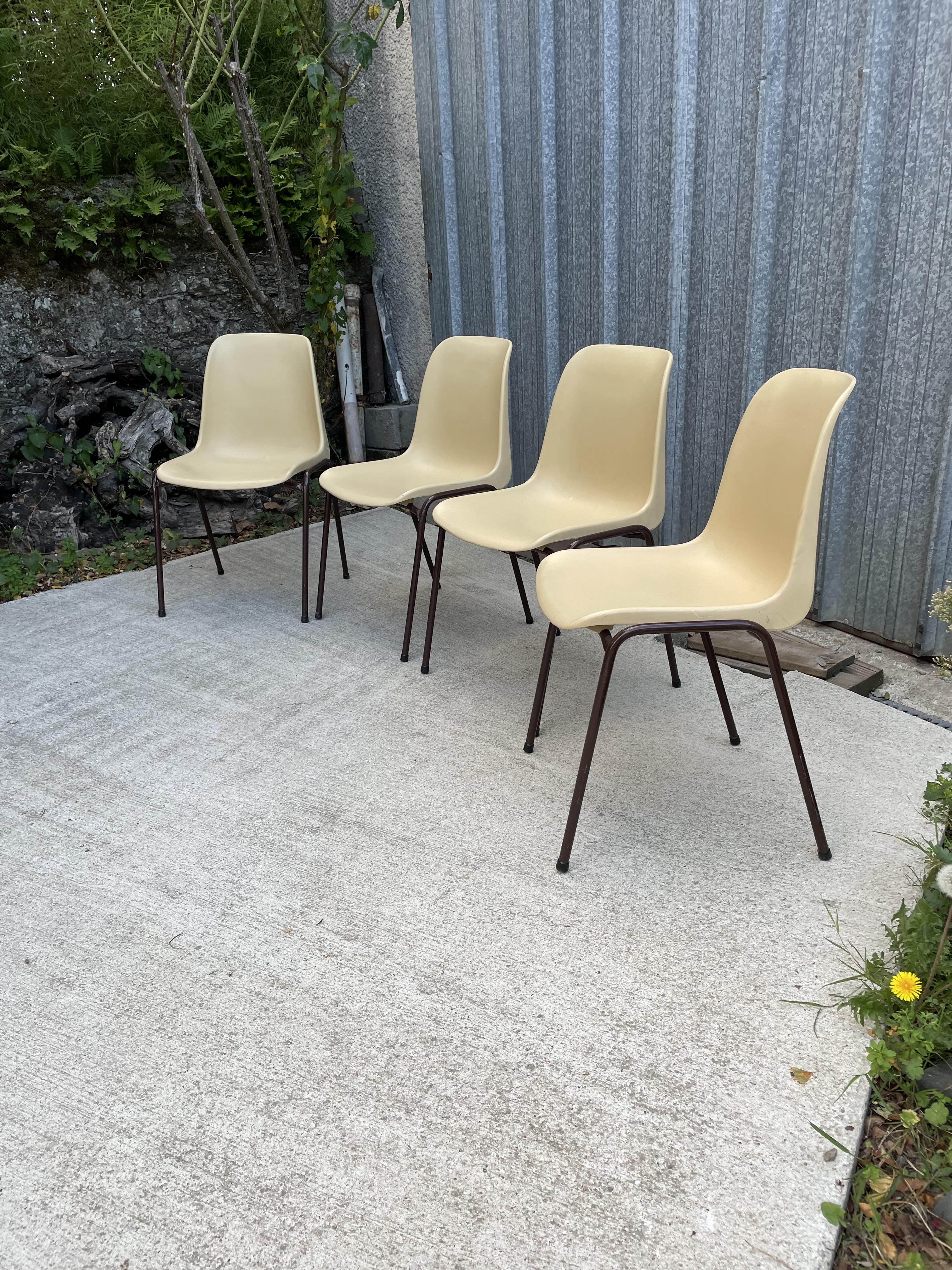 Ensemble de 4 chaises empilables