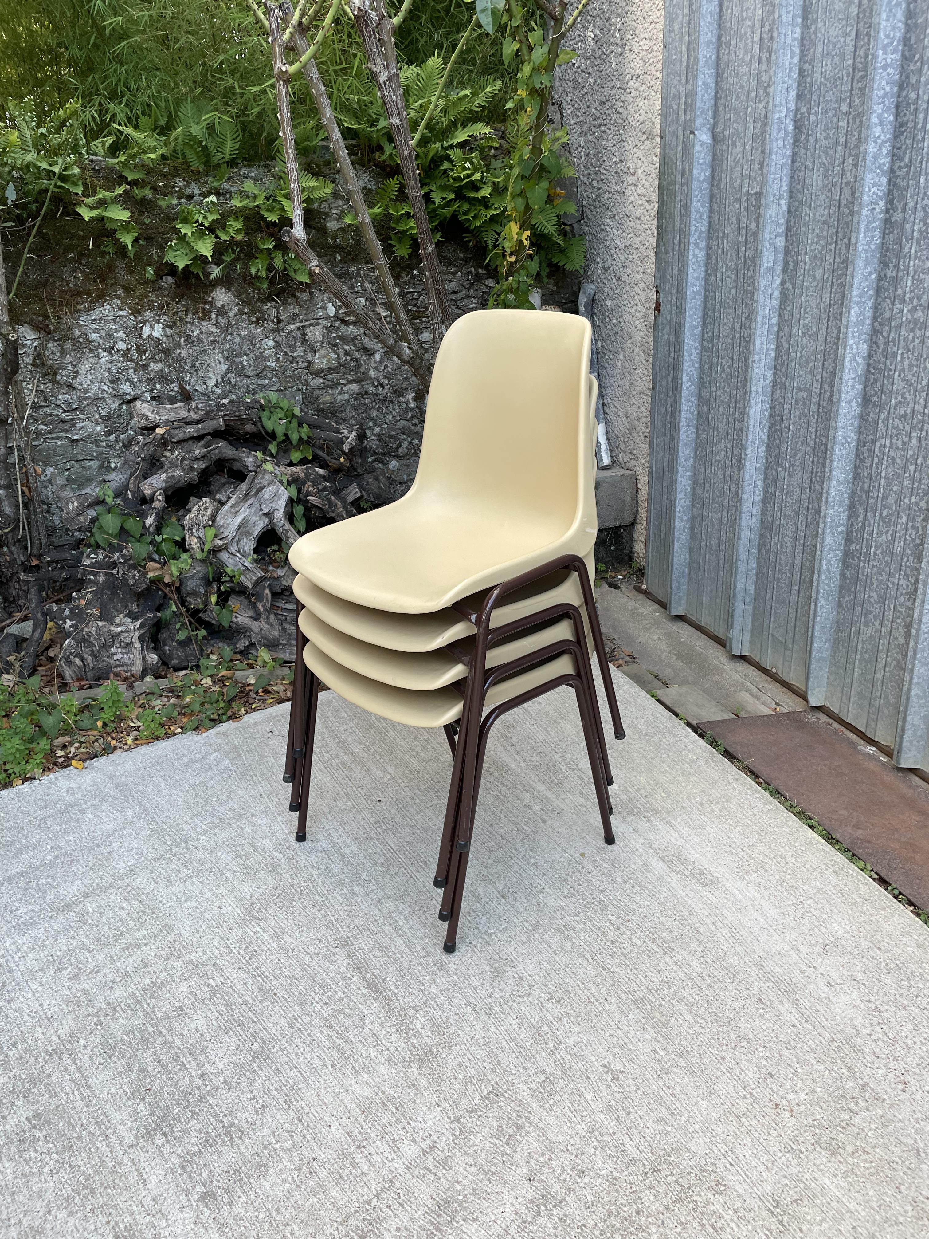 Ensemble de 4 chaises empilables
