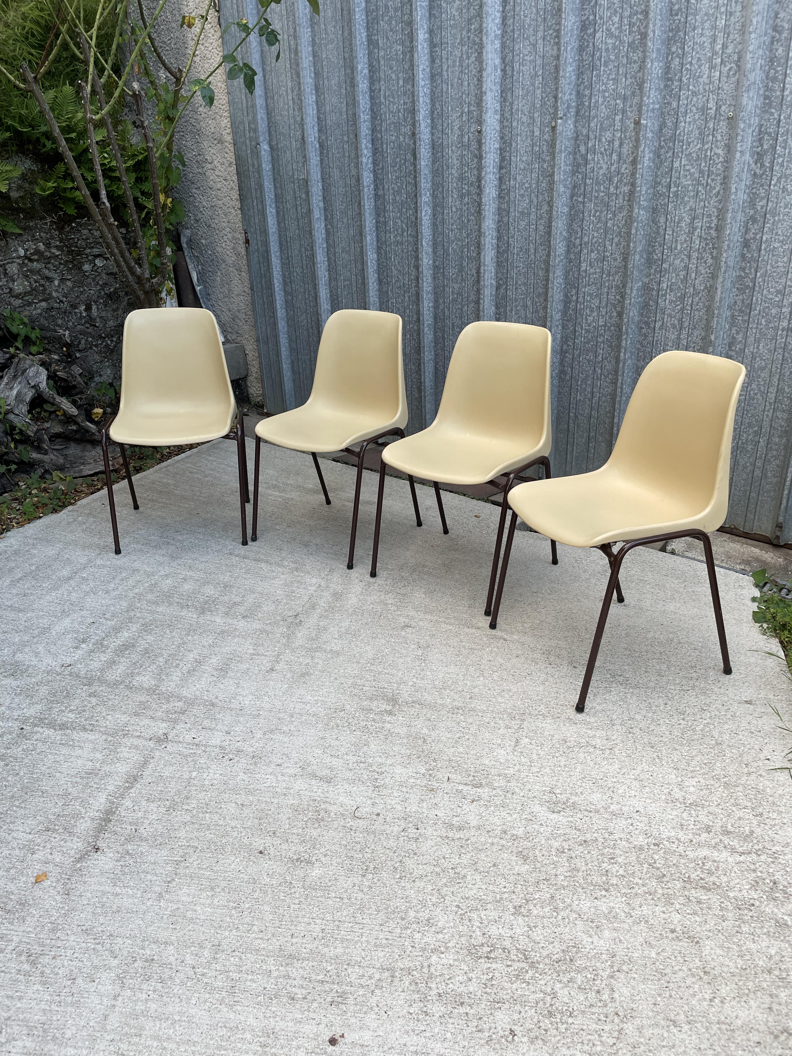 Ensemble de 4 chaises empilables