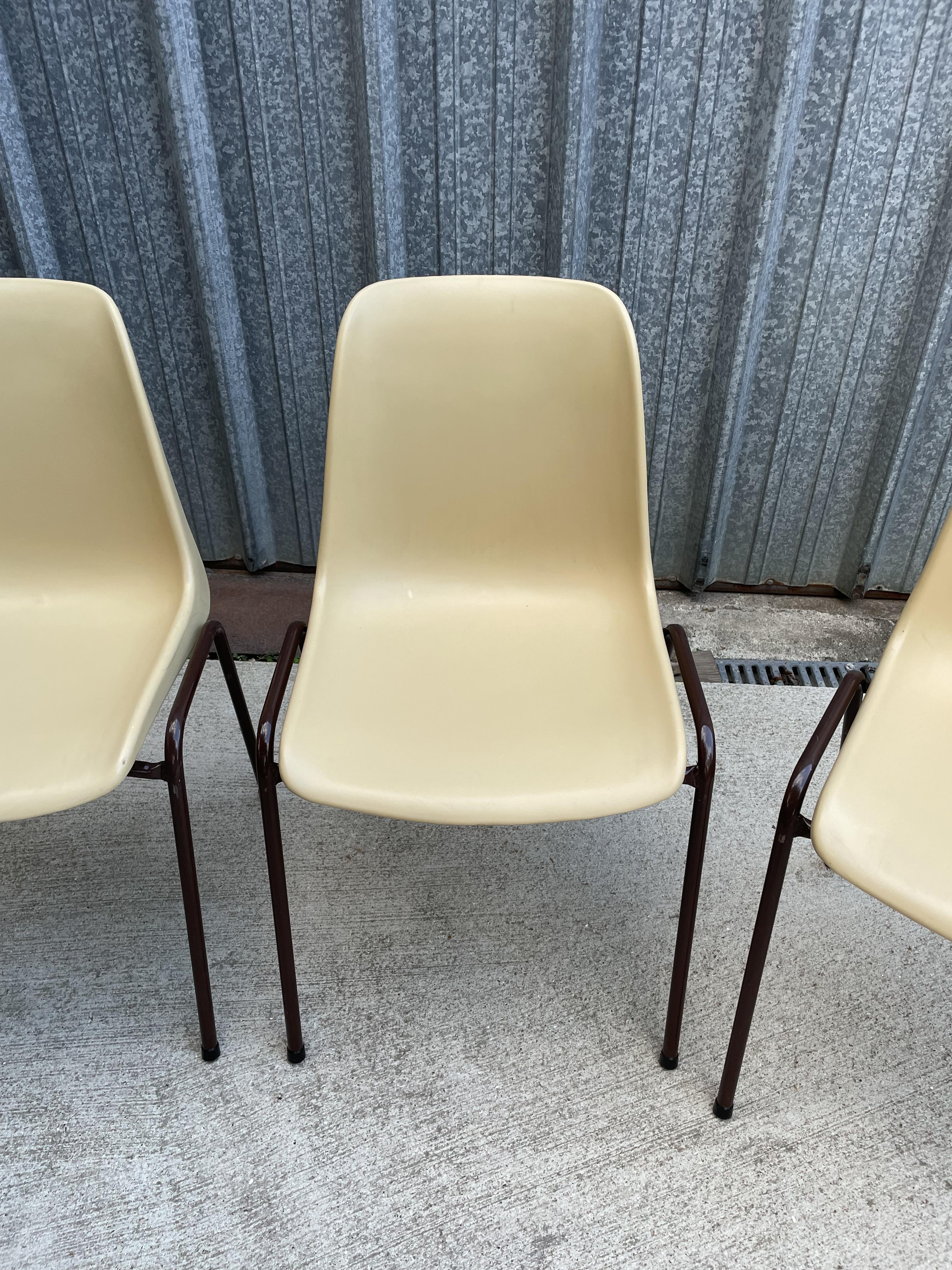 Ensemble de 4 chaises empilables