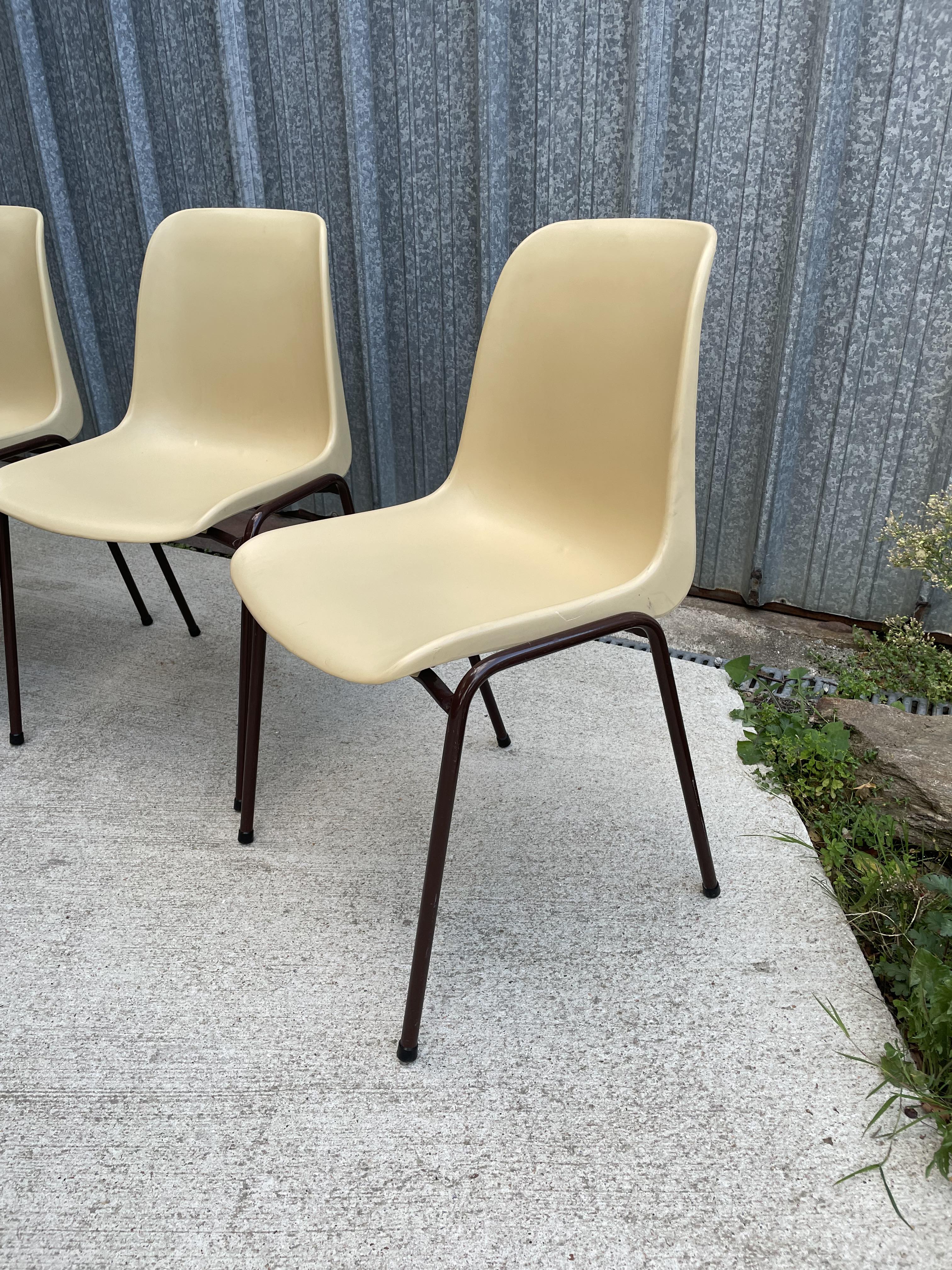 Ensemble de 4 chaises empilables