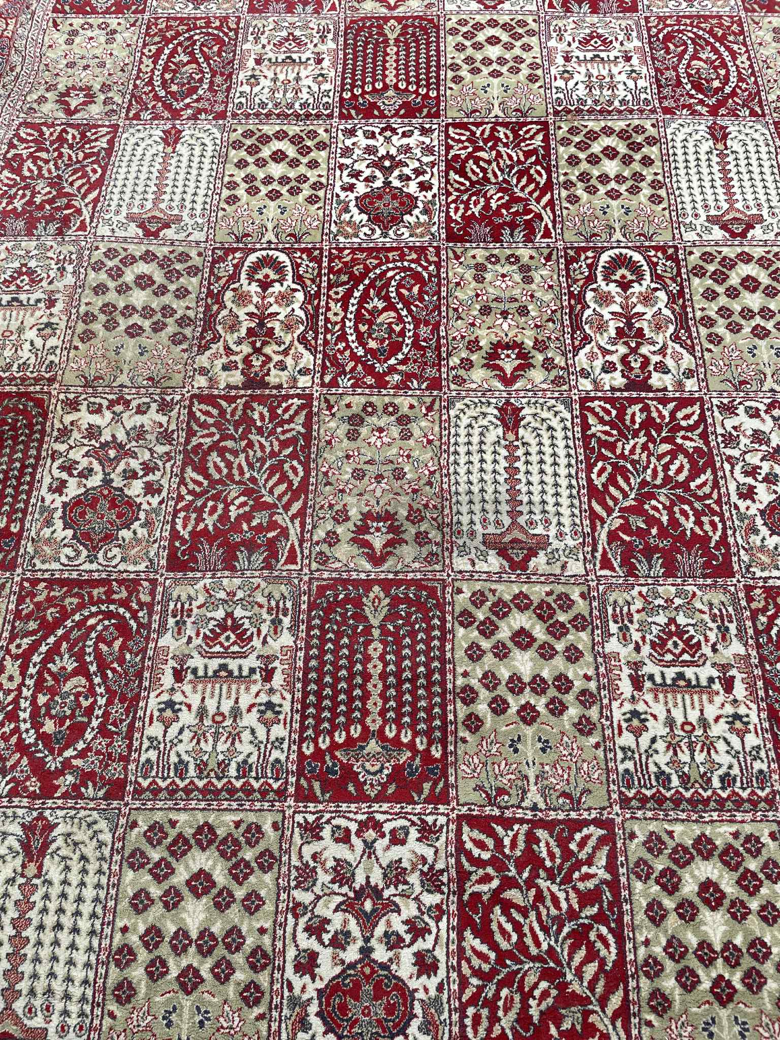 Très grand tapis oriental