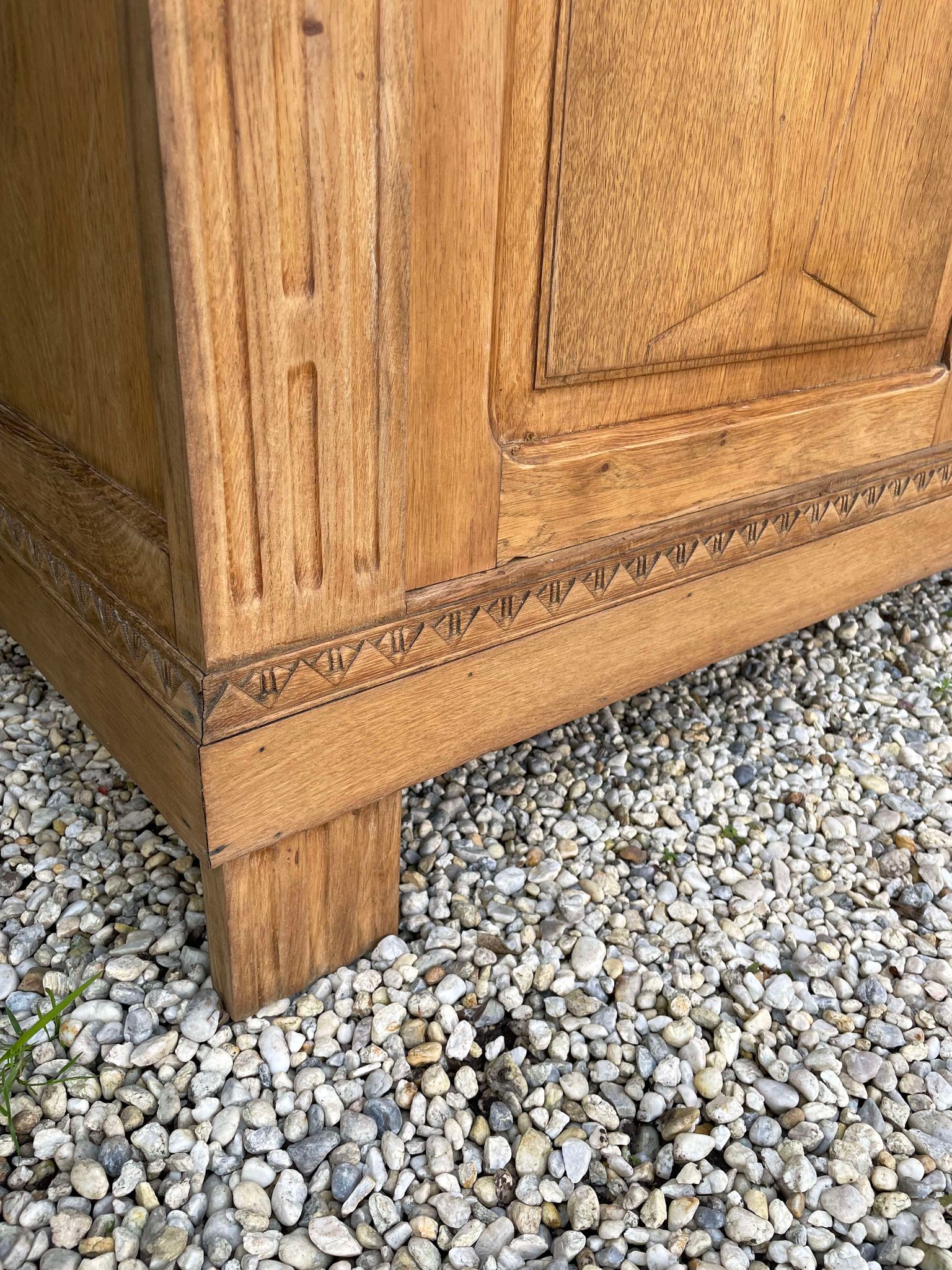 Buffet art déco en châtaignier
