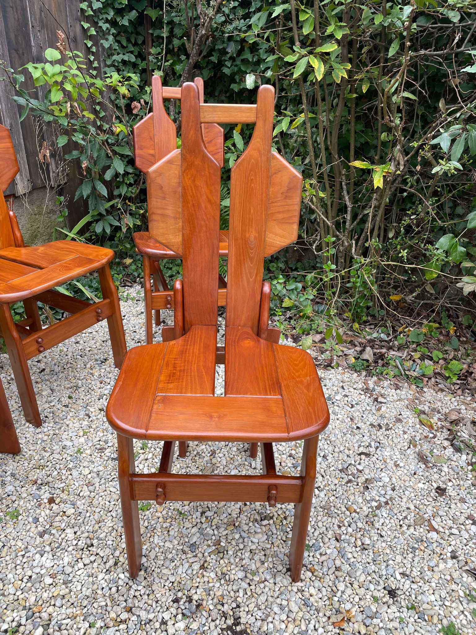 Suite de 4 chaises italiennes années 70