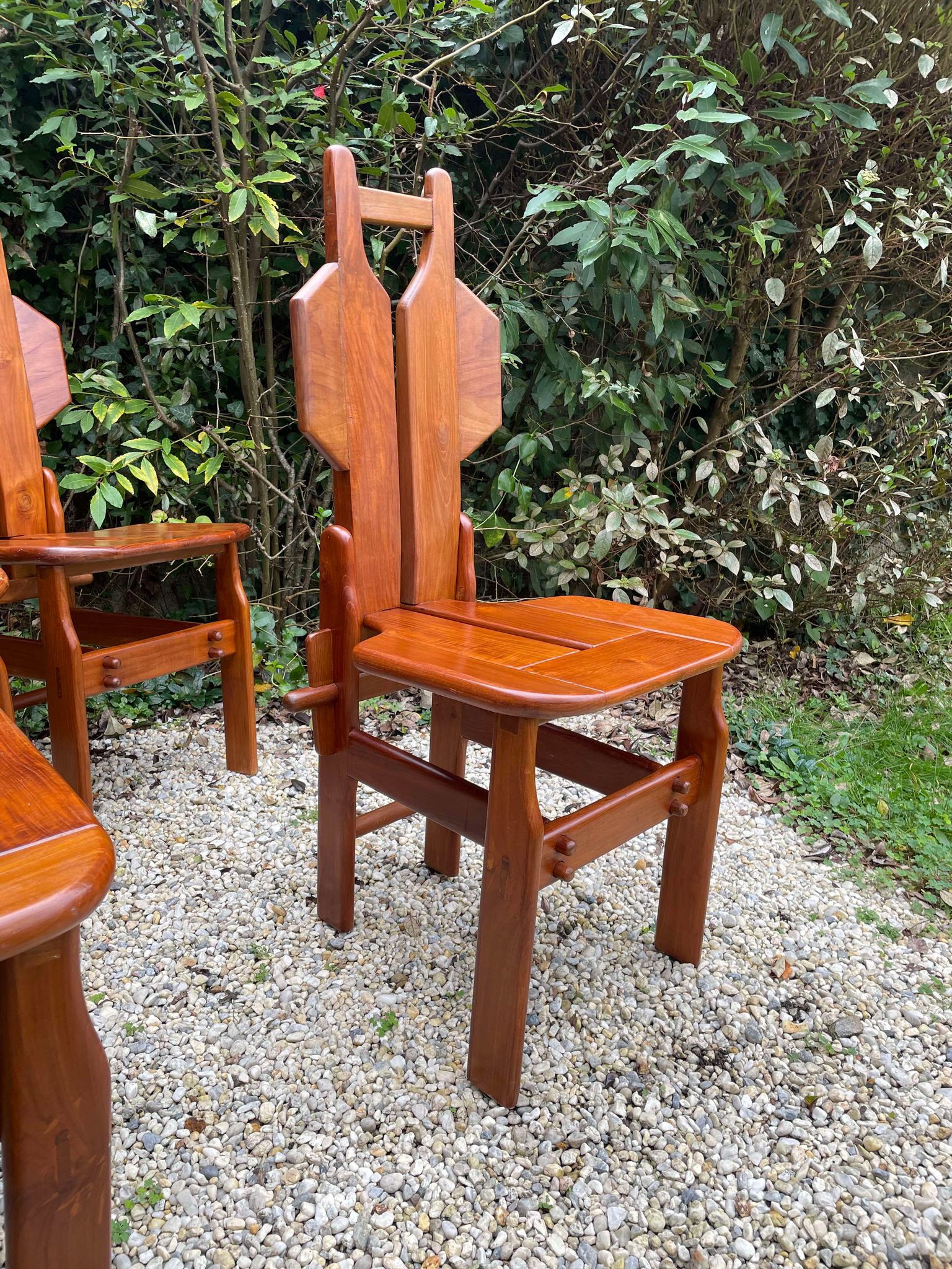 Suite de 4 chaises italiennes années 70