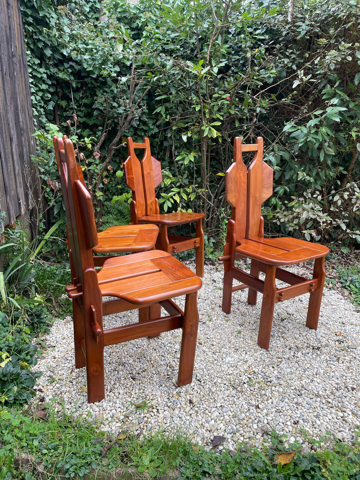 Suite de 4 chaises italiennes années 70