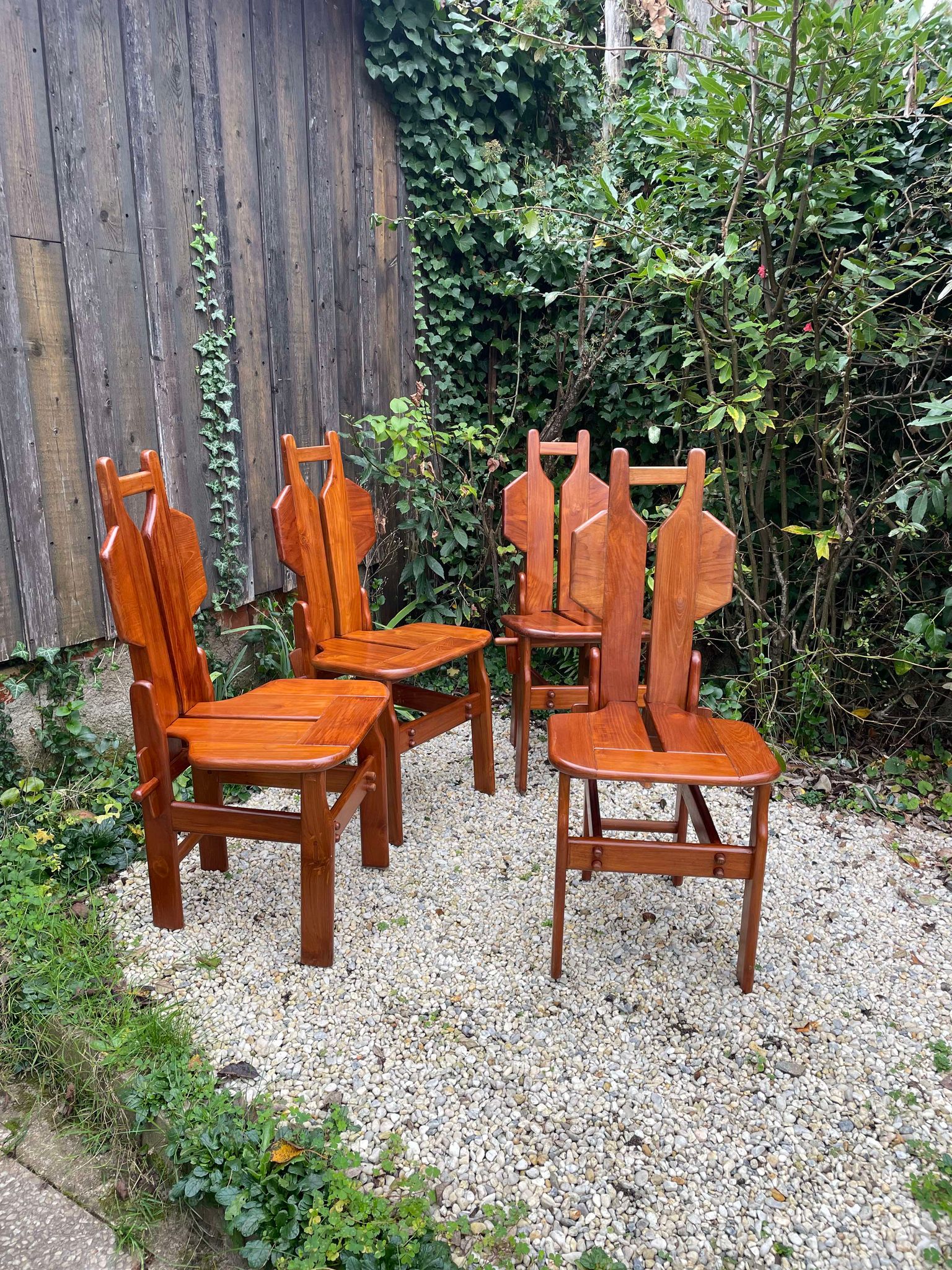 Suite de 4 chaises italiennes années 70