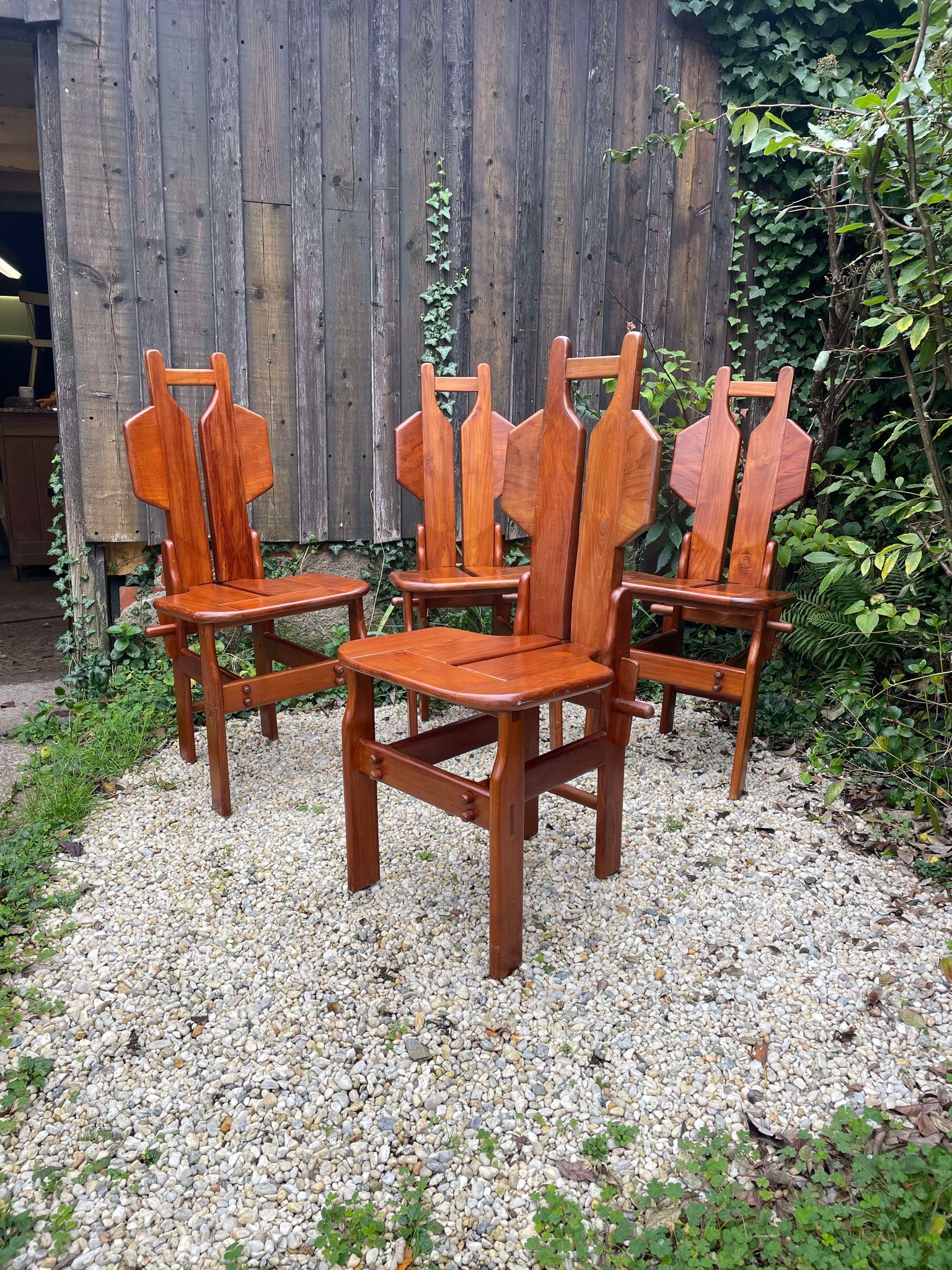 Suite de 4 chaises italiennes années 70
