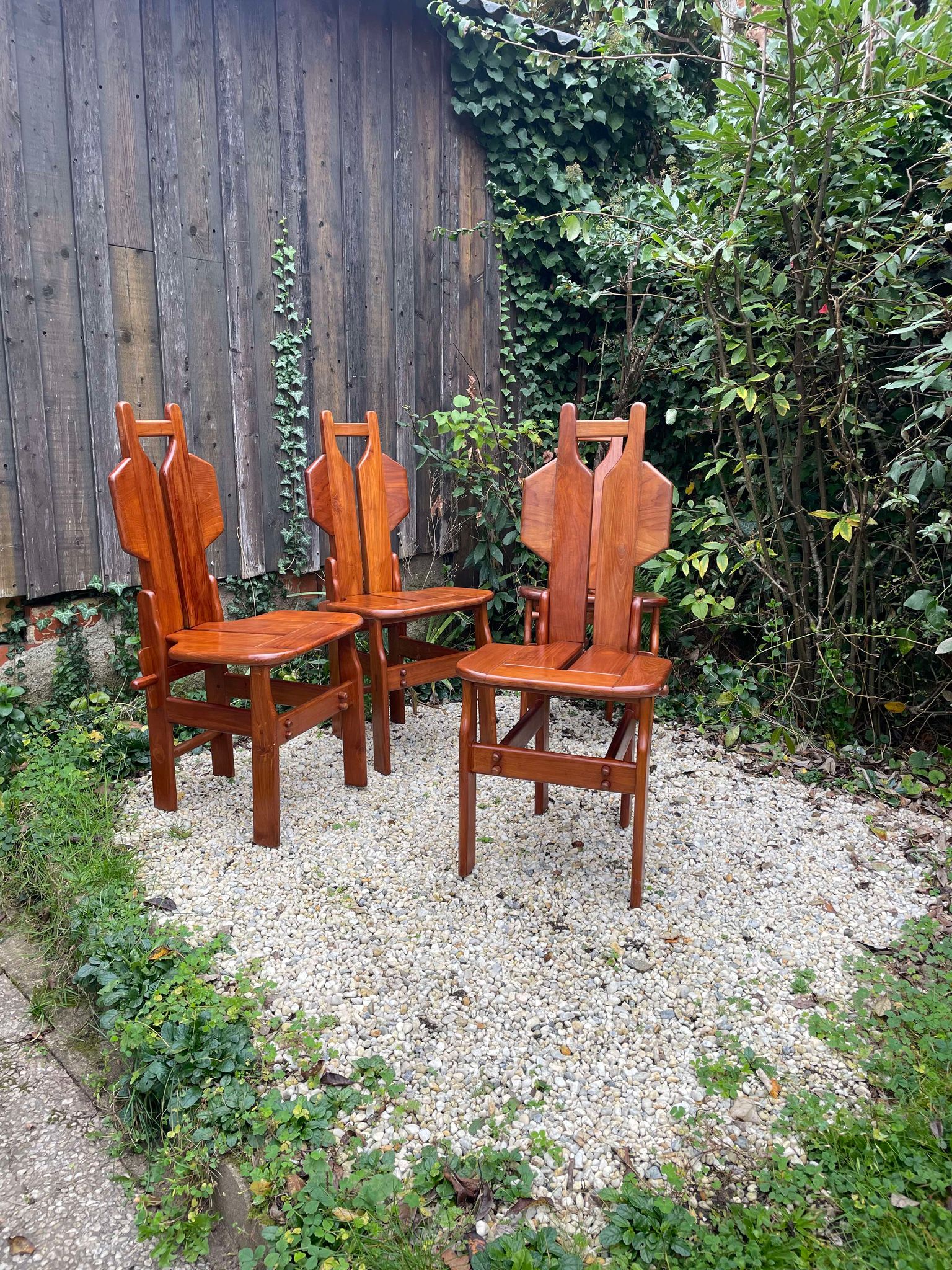 Suite de 4 chaises italiennes années 70