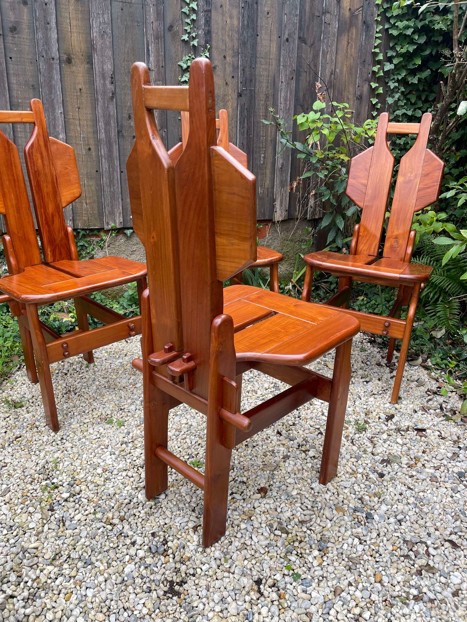 Suite de 4 chaises italiennes années 70