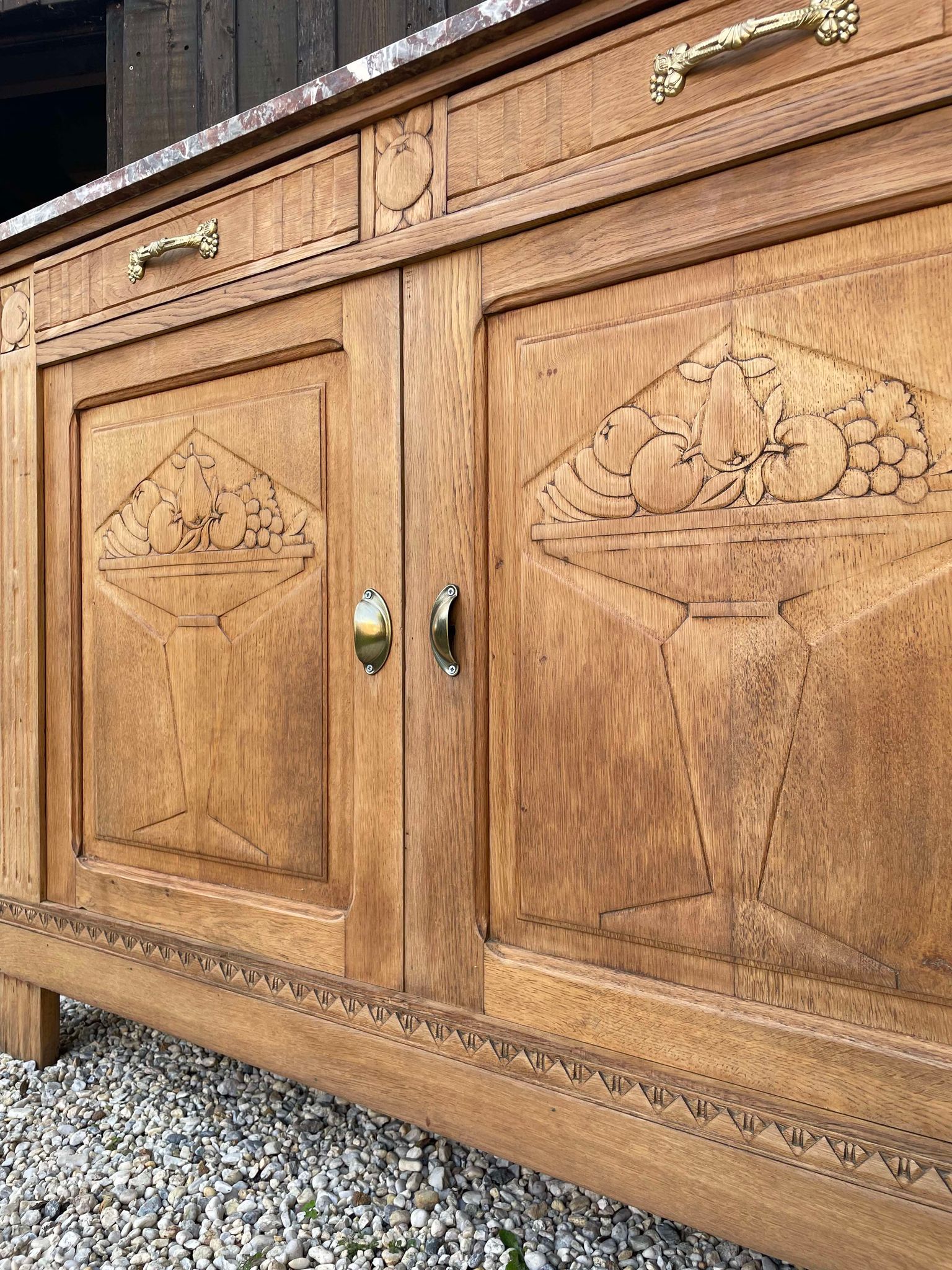 Buffet art déco en châtaignier