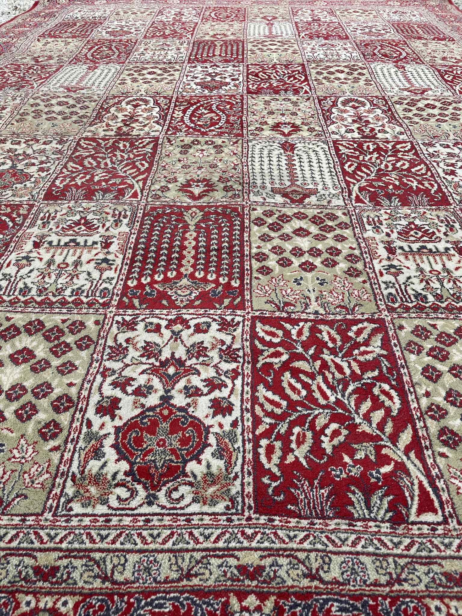 Très grand tapis oriental