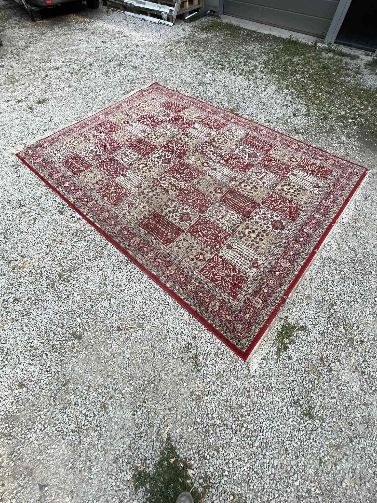 Très grand tapis oriental