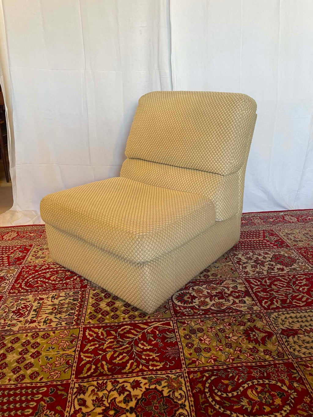 Chauffeuse vintage Swann en tissu beige texturé