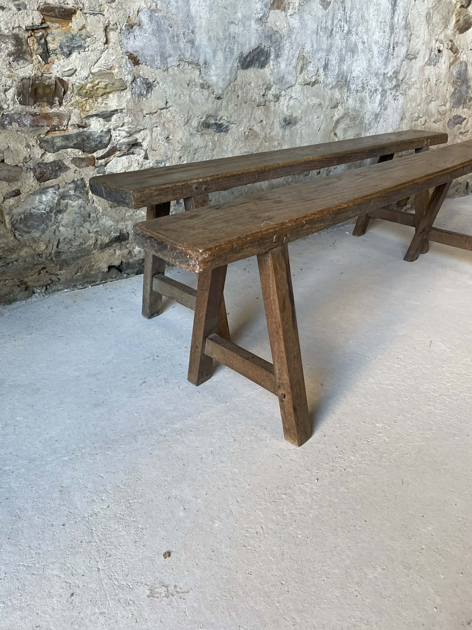 Lot de 2 bancs ancien en bois massif – style rustique