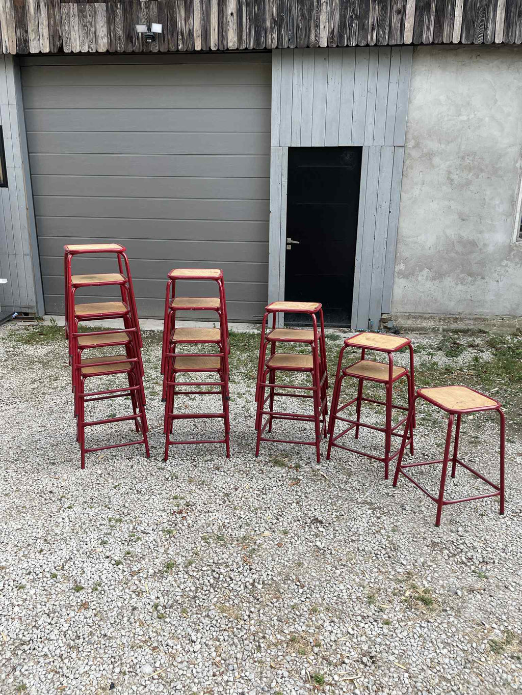 Tabourets anciens d'école