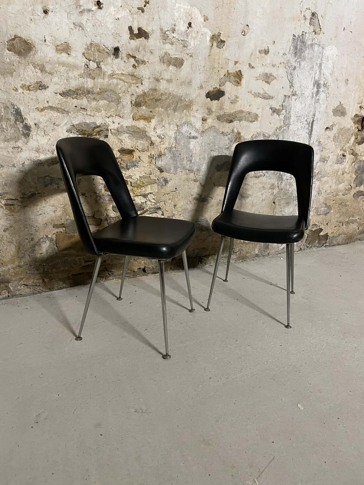 Lot de 2 chaises design noir pieds métal style contemporain