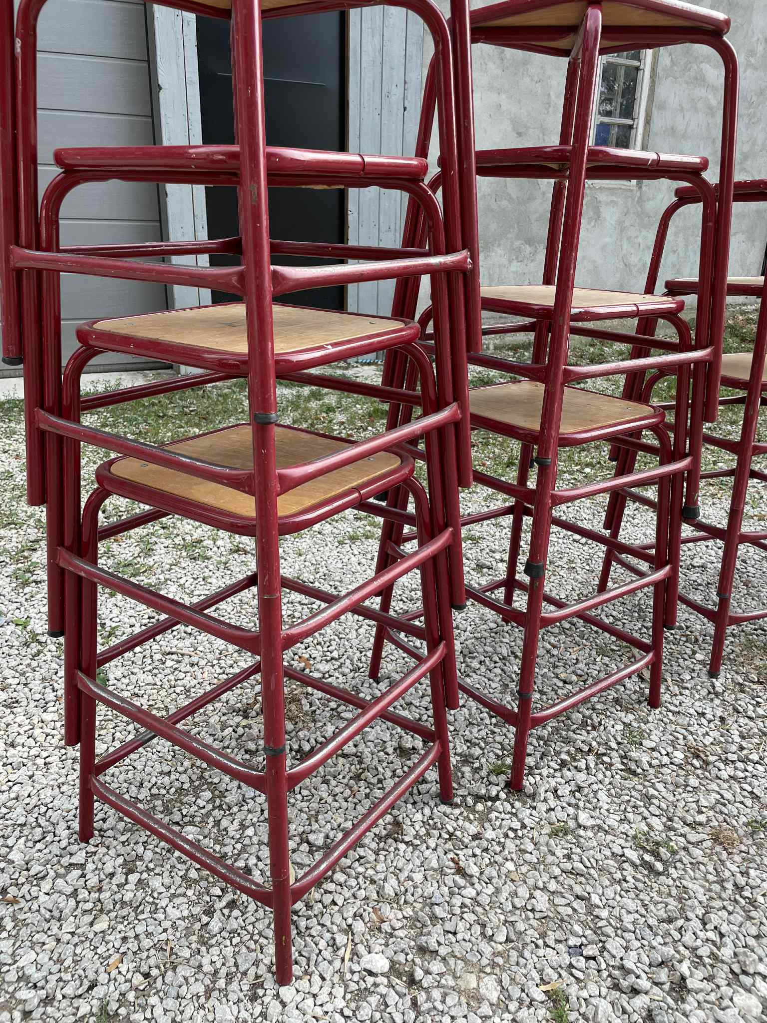 Tabourets anciens d'école