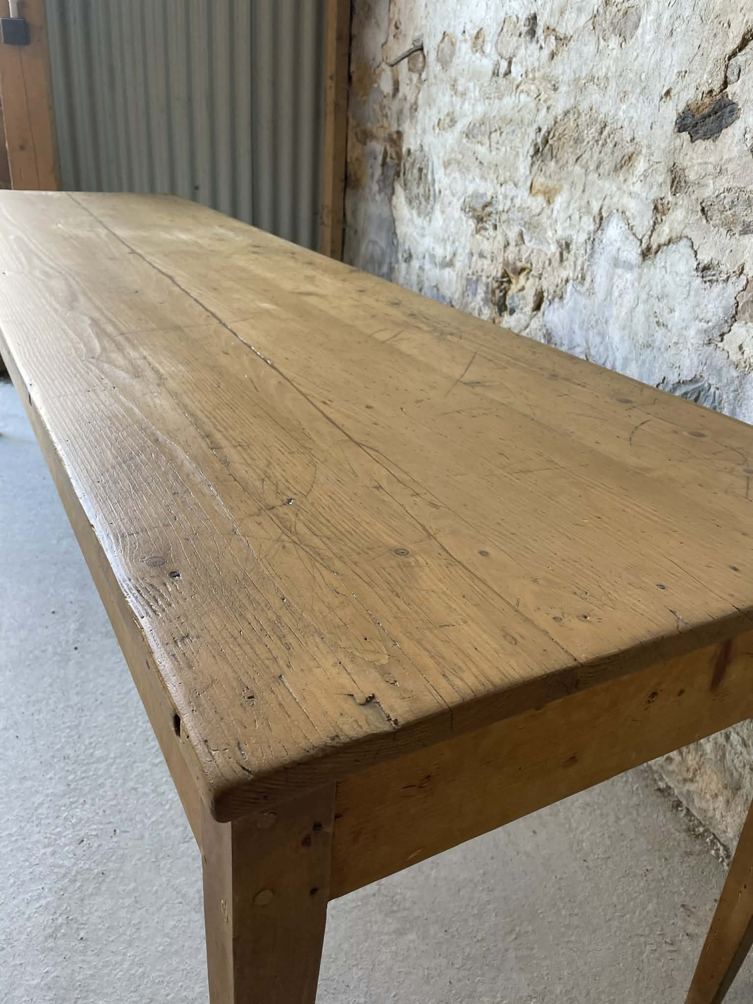 Grande table ancienne en bois pieds fuseaux