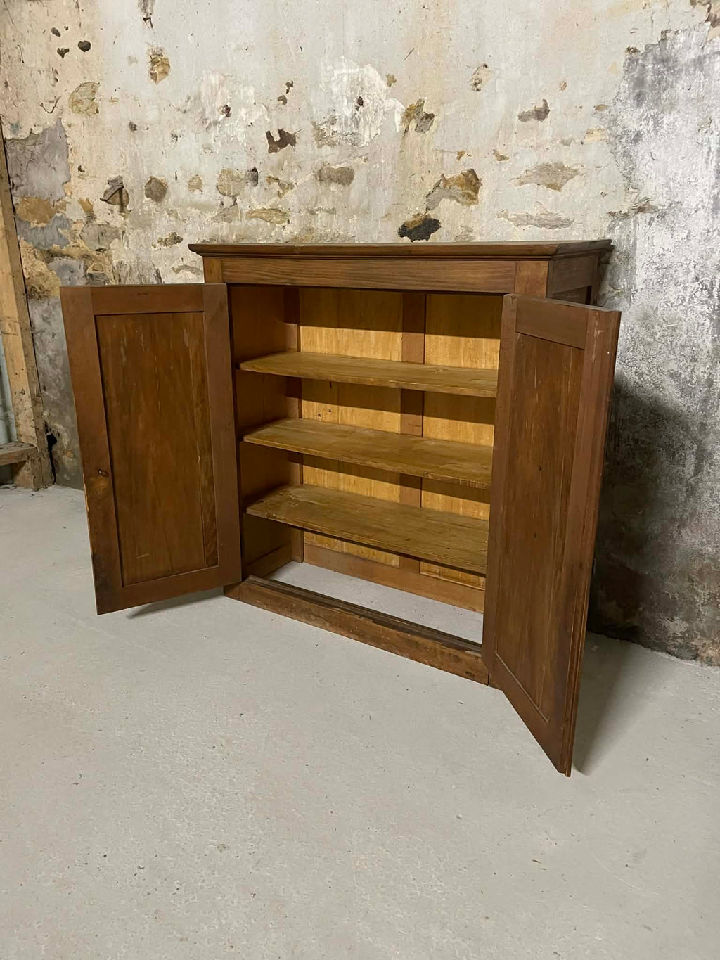 Buffet ancien style parisien