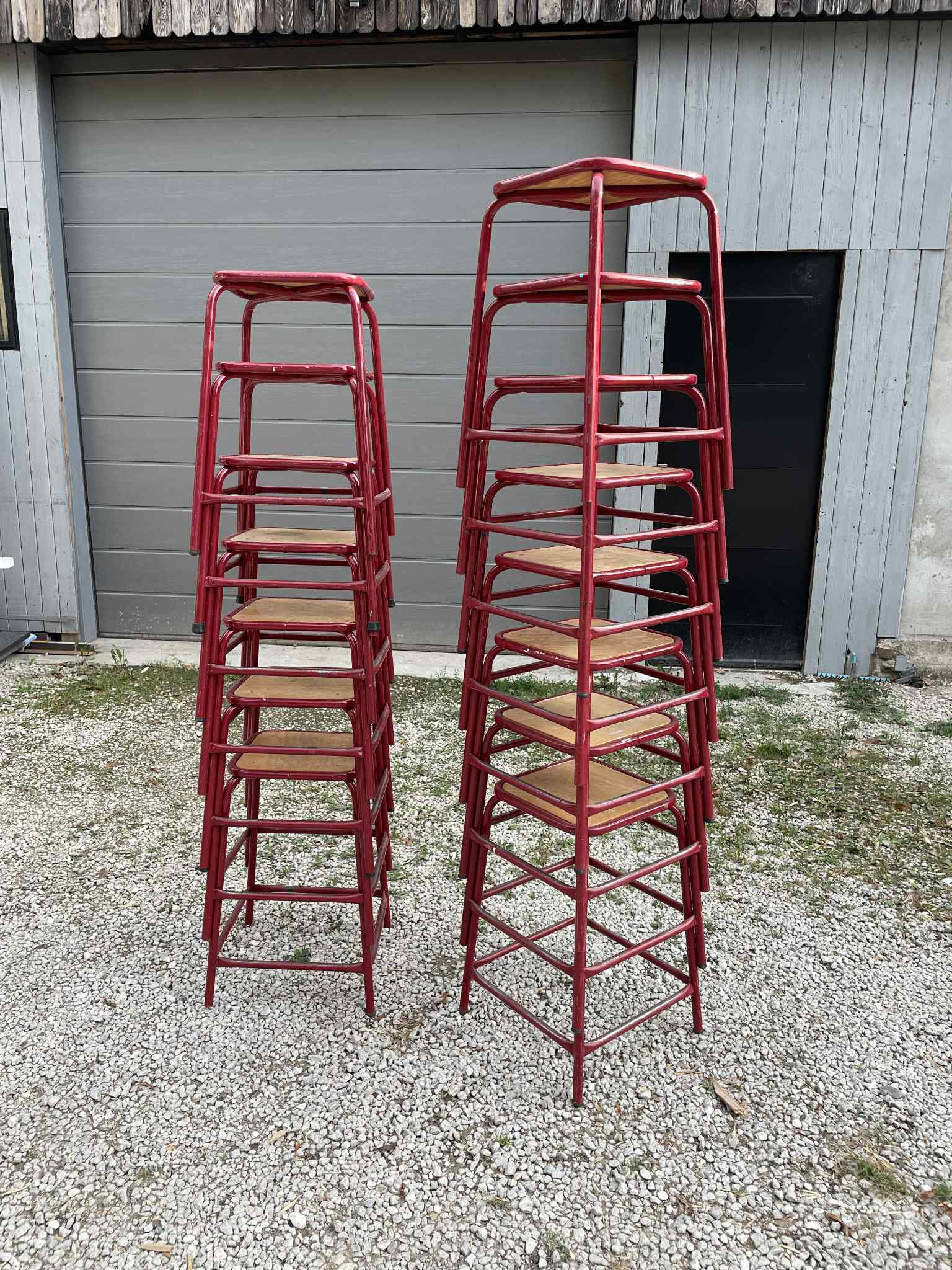 Tabourets anciens d'école