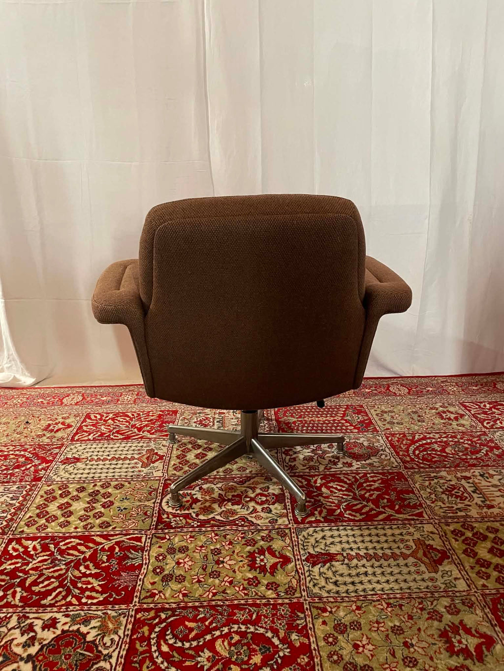 Fauteuil pivotant vintage en tweed marron et chrome – Années 1970