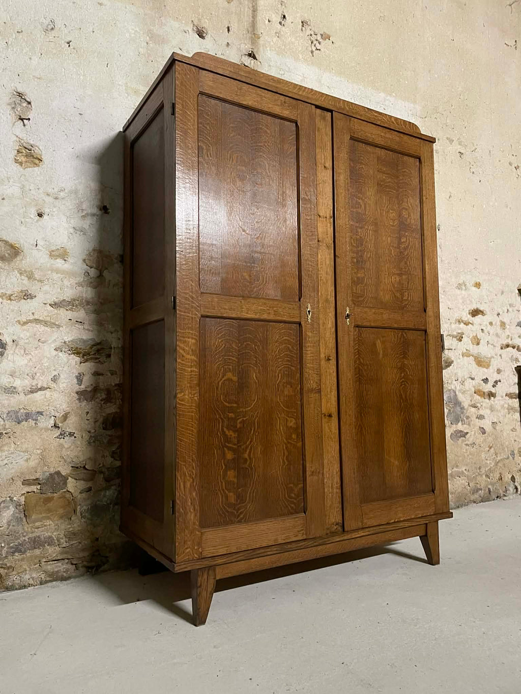 Armoire penderie ancienne en chêne massif