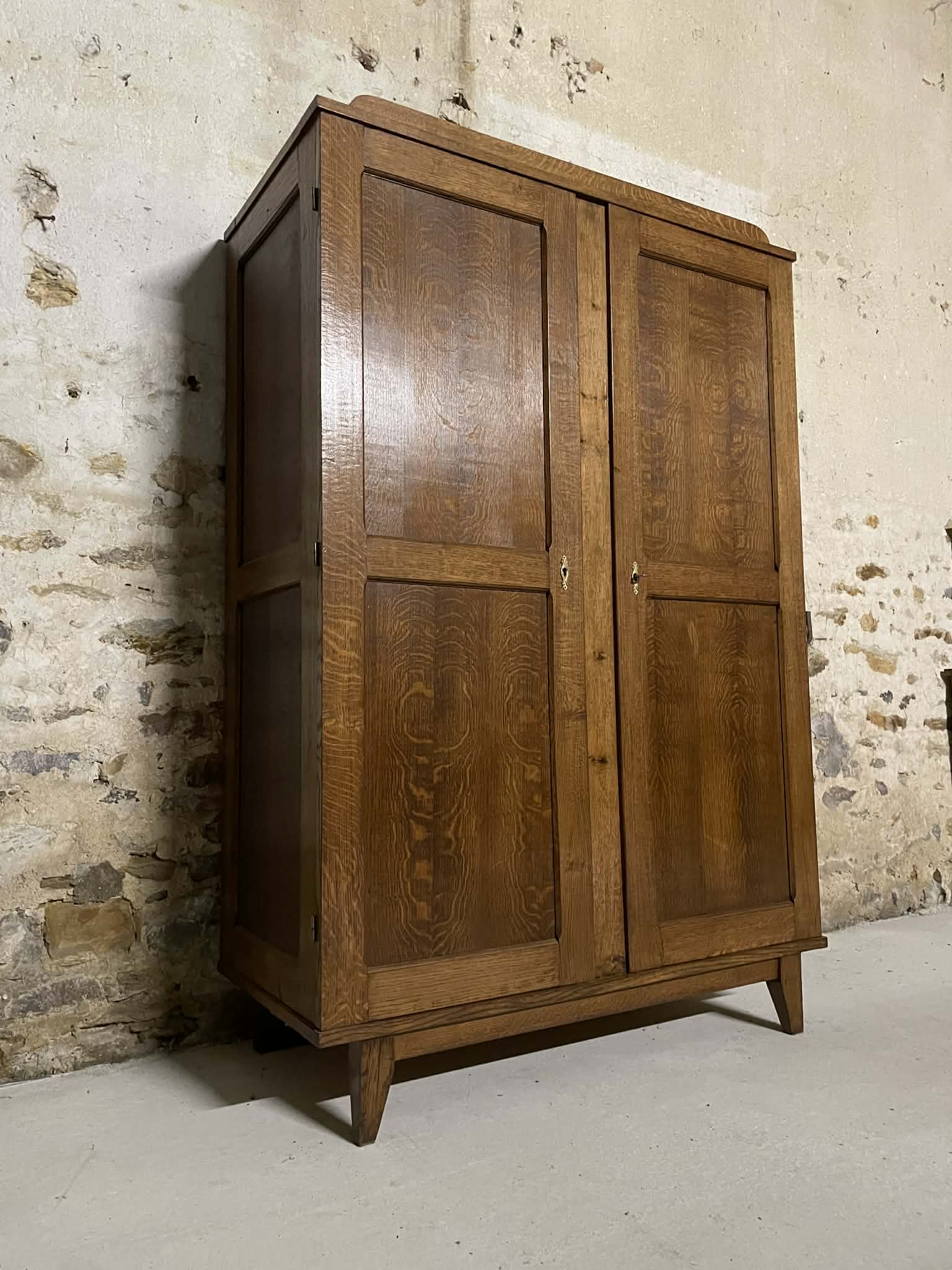 Armoire penderie ancienne en chêne massif