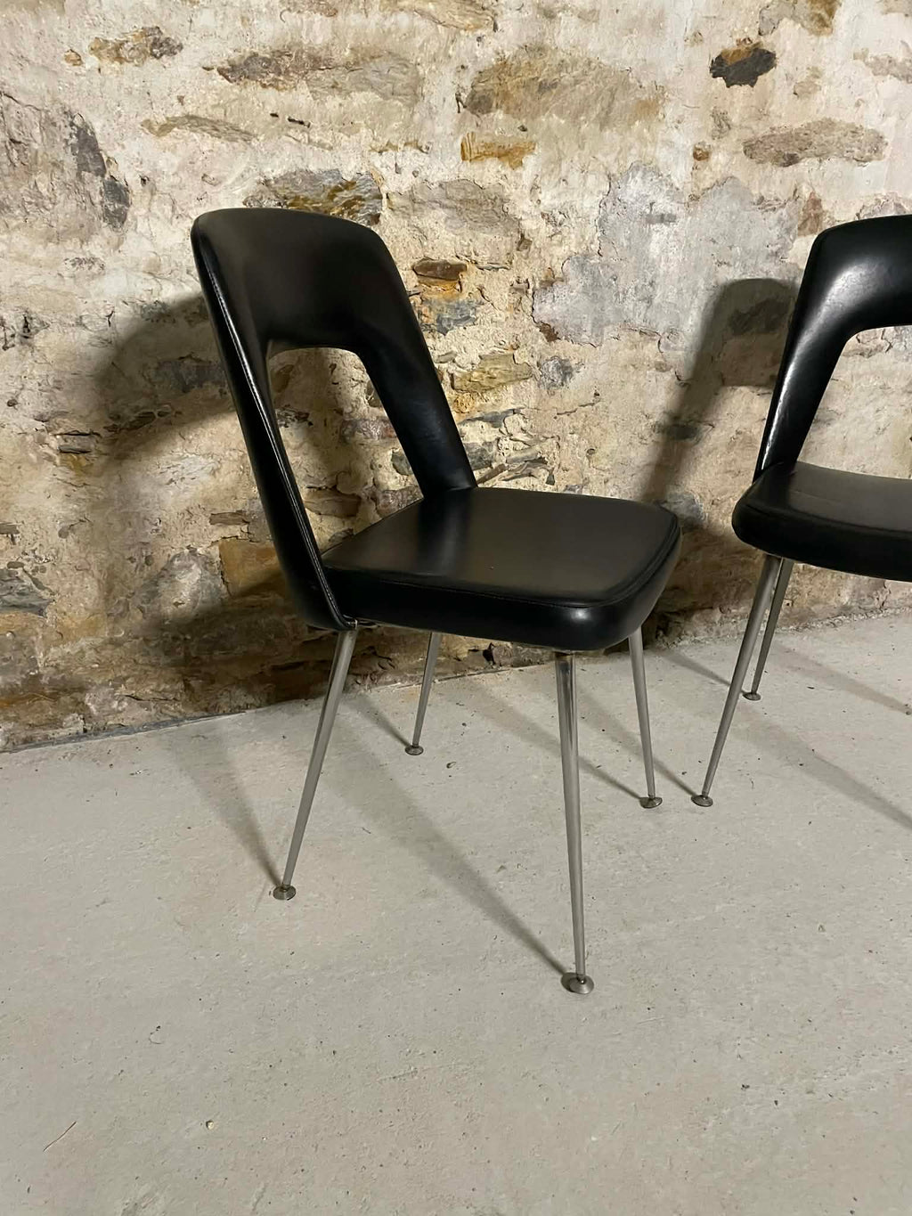 Lot de 2 chaises design noir pieds métal style contemporain