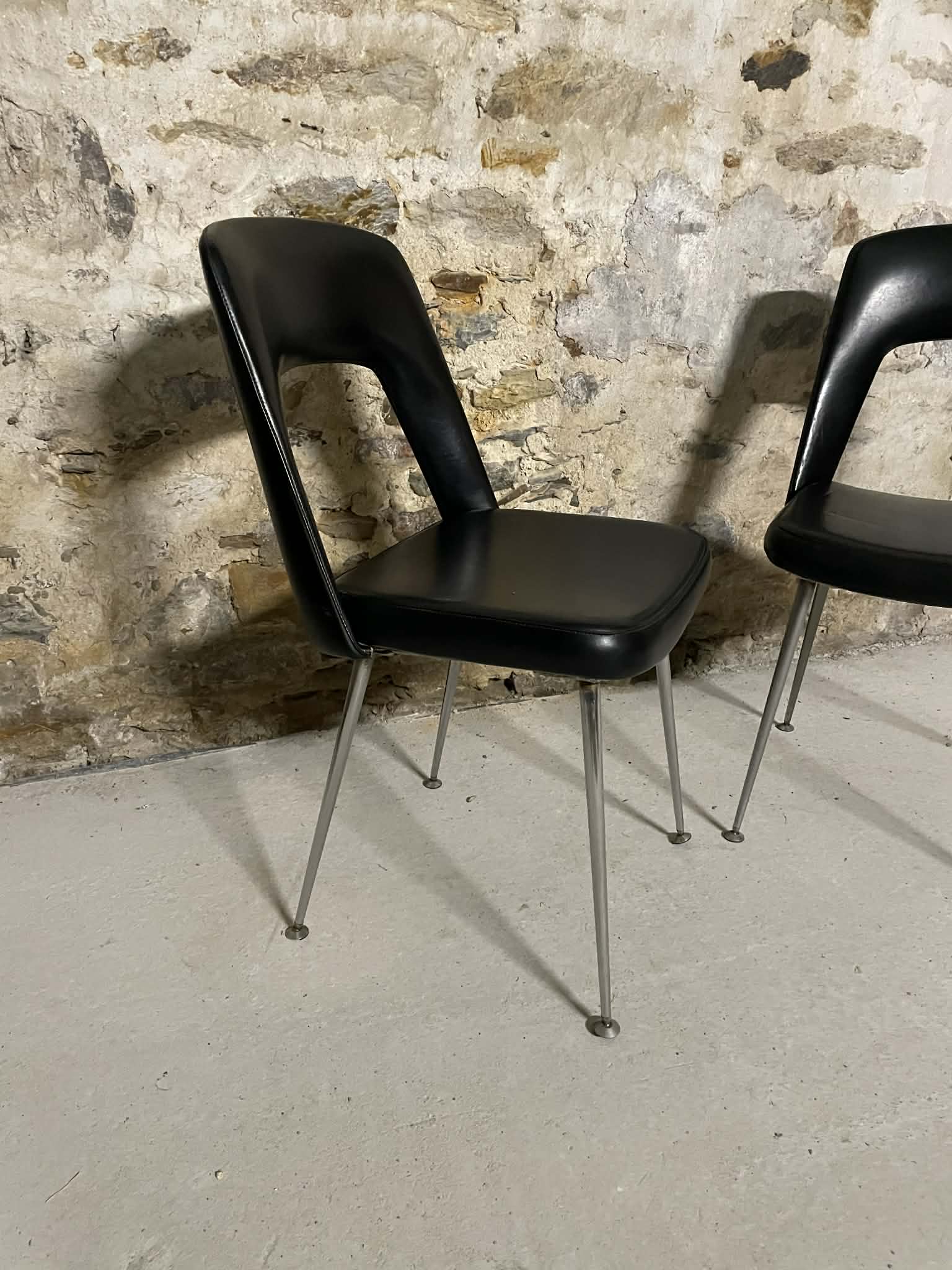 Lot de 2 chaises design noir pieds métal style contemporain