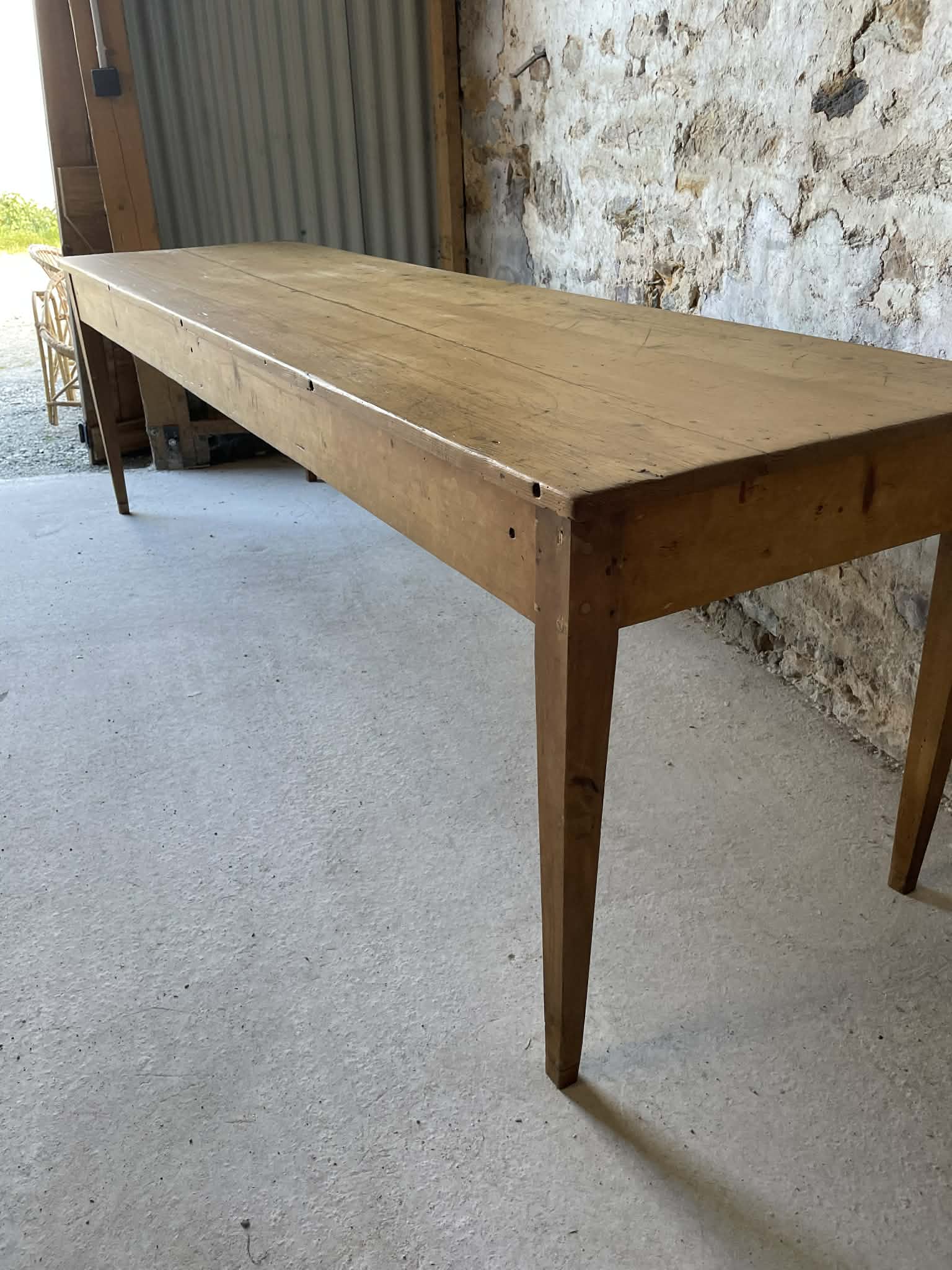 Grande table ancienne en bois pieds fuseaux