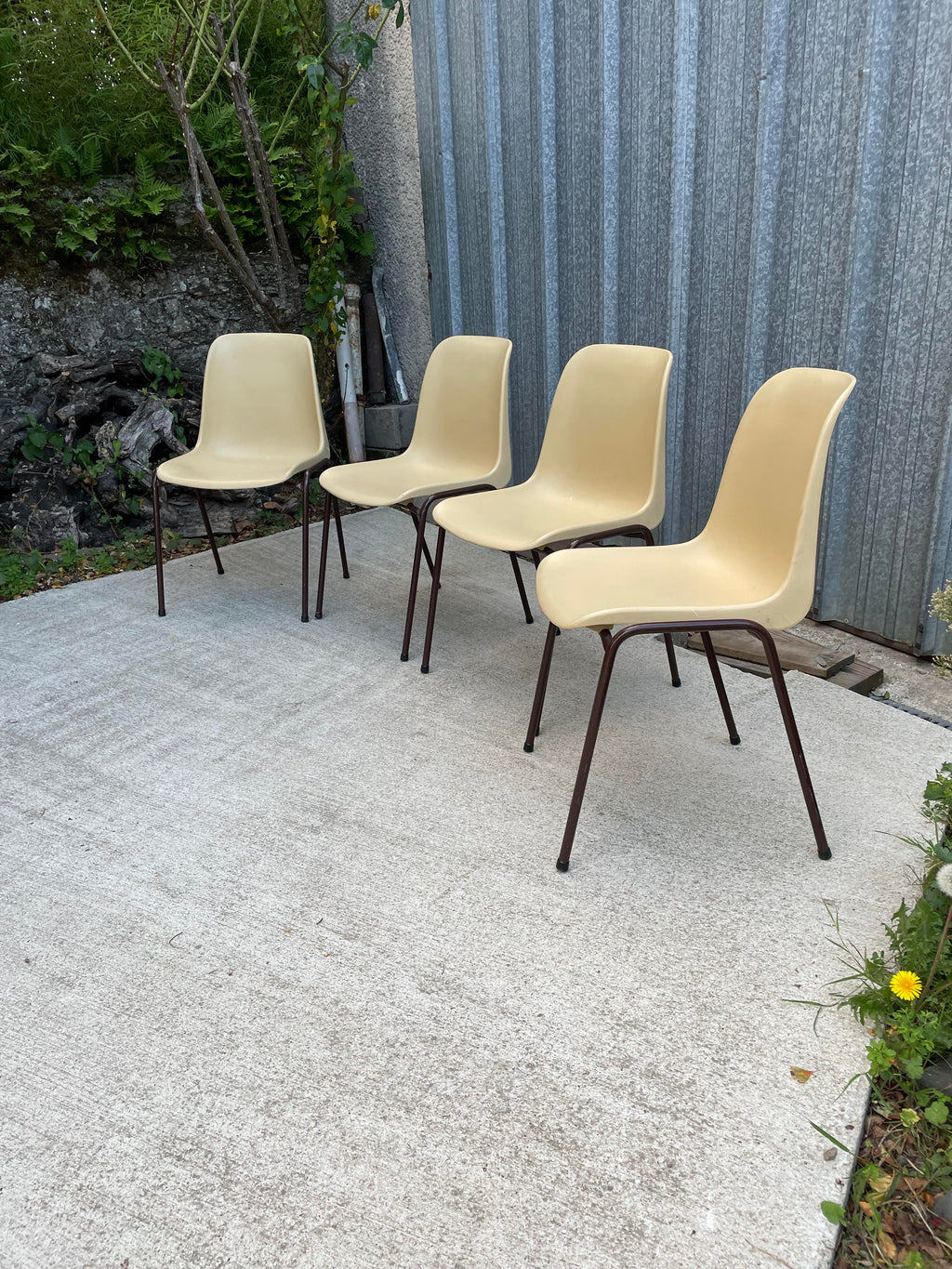 Ensemble de 4 chaises empilables