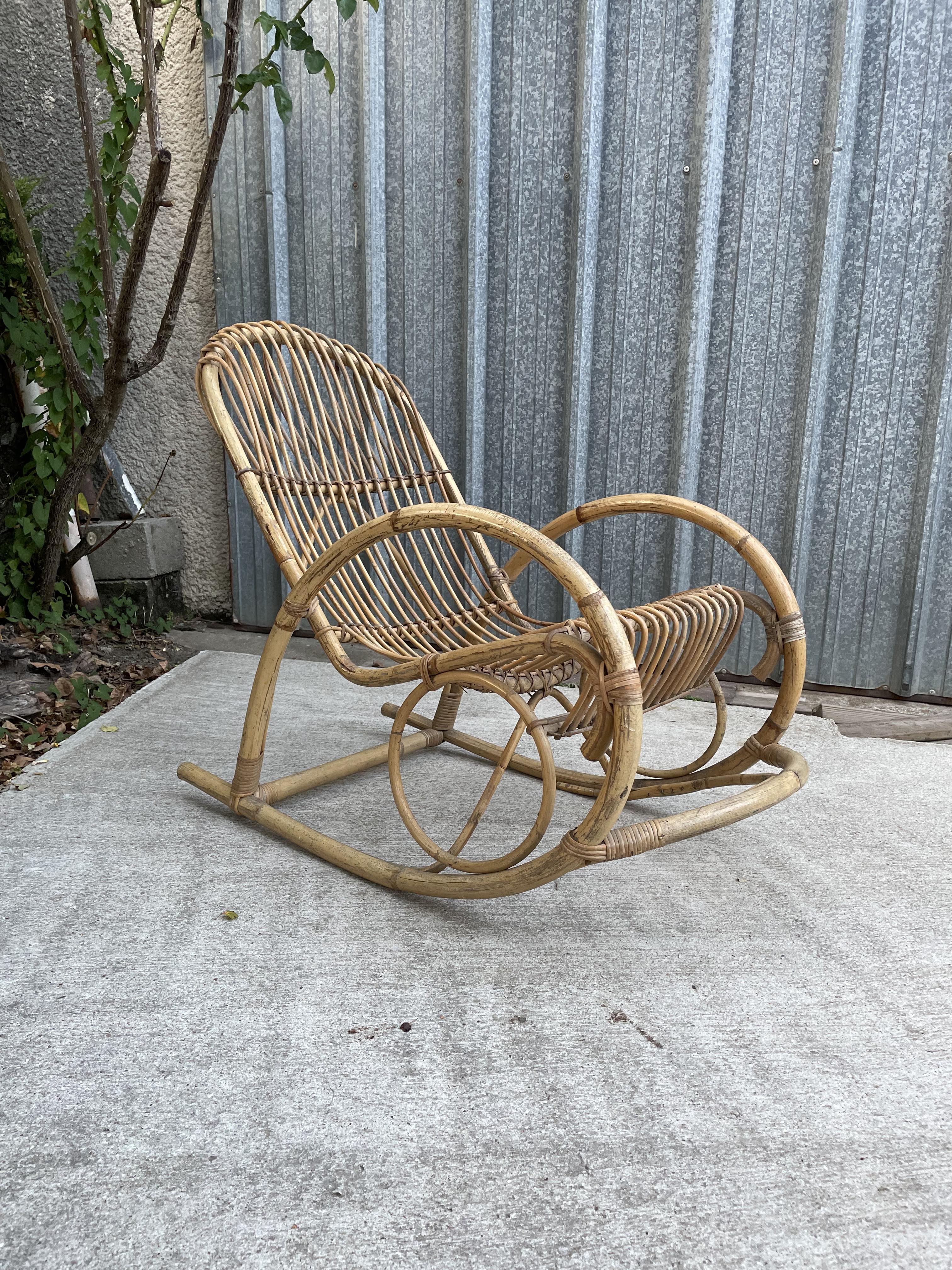 Rocking chair en rotin