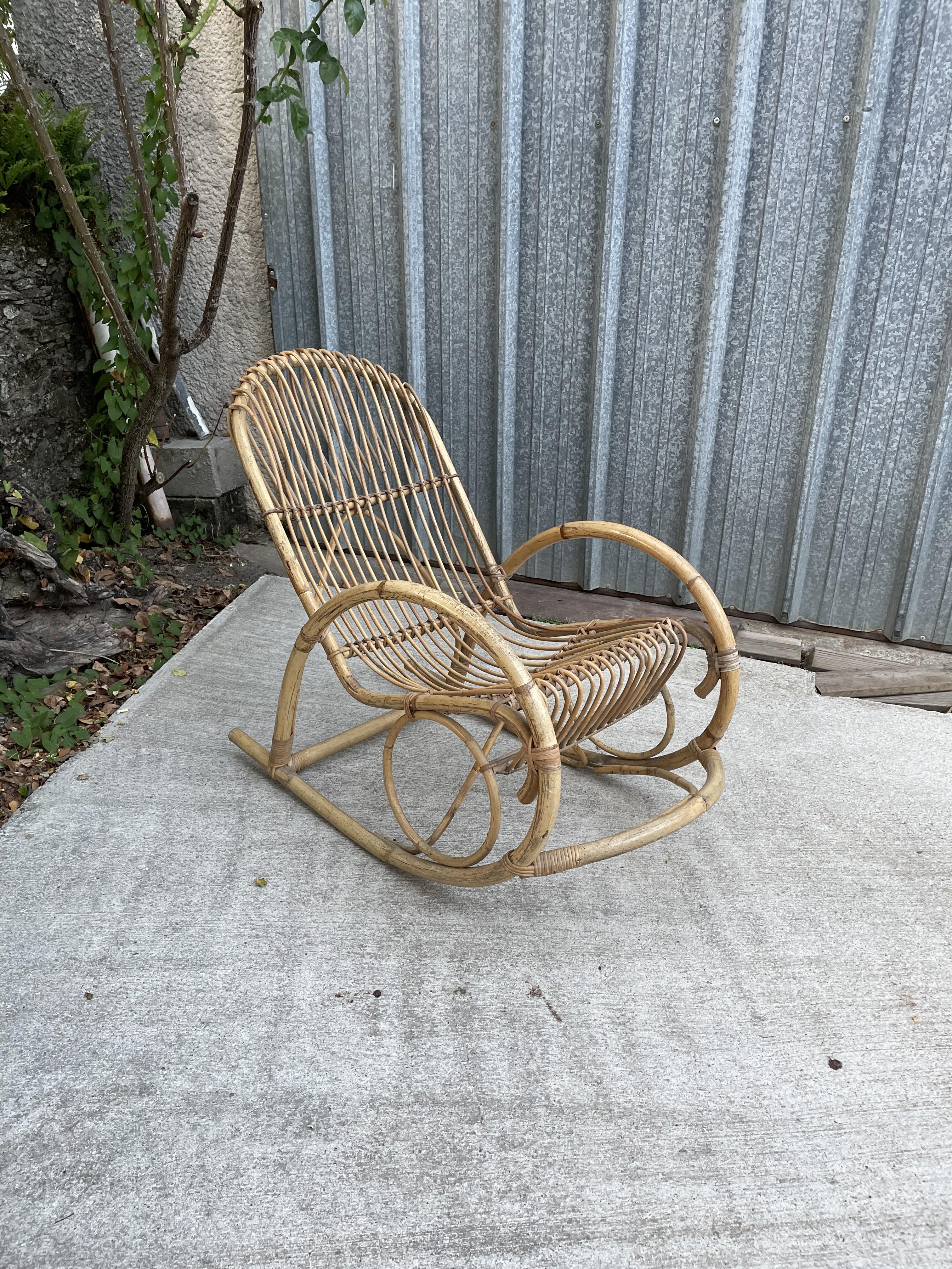 Rocking chair en rotin