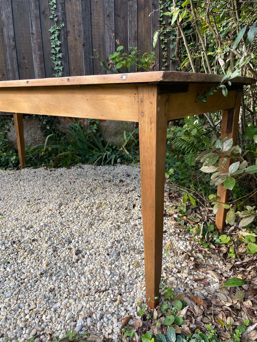Grande table de ferme pieds fuseaux