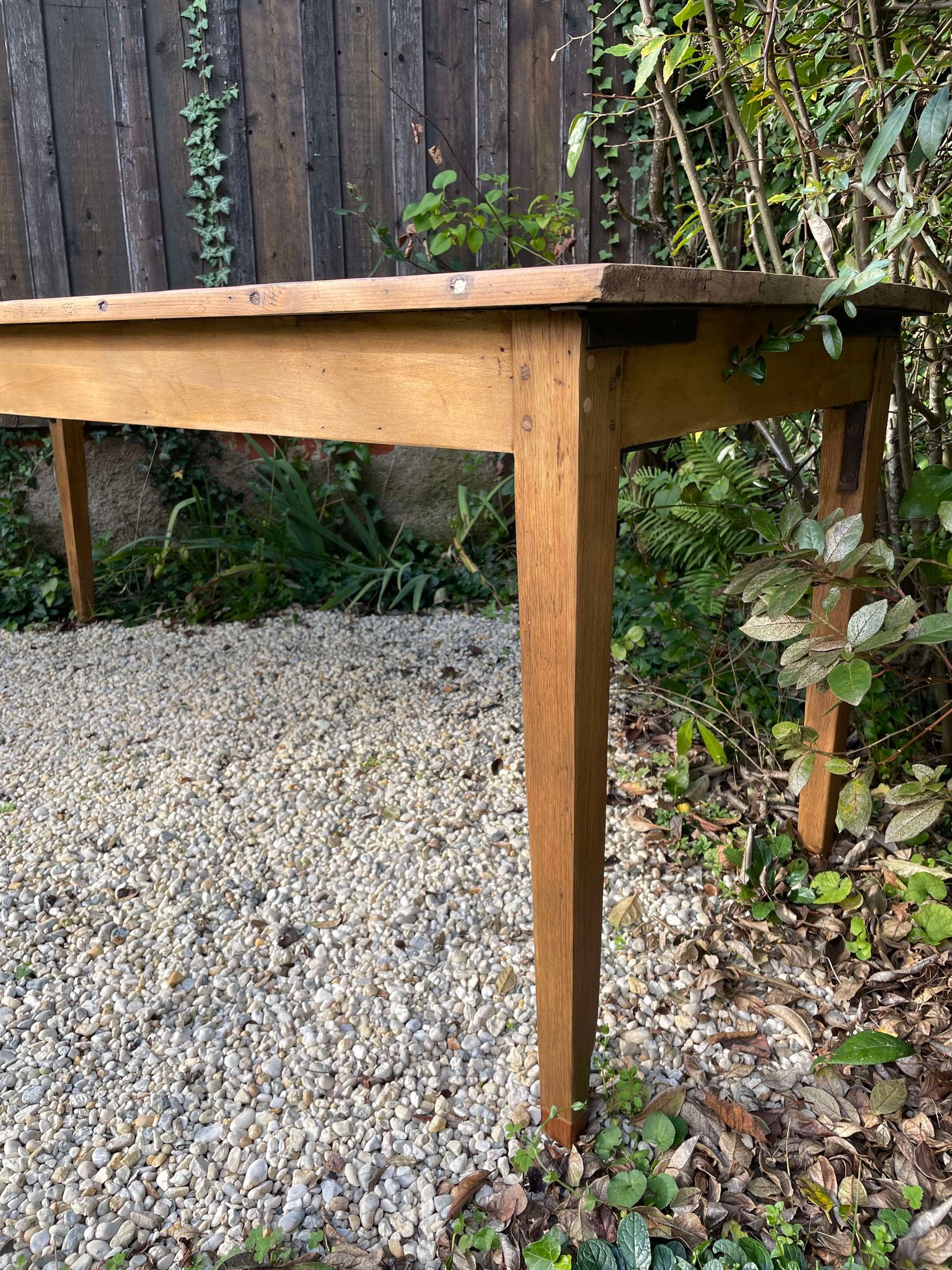 Grande table de ferme pieds fuseaux
