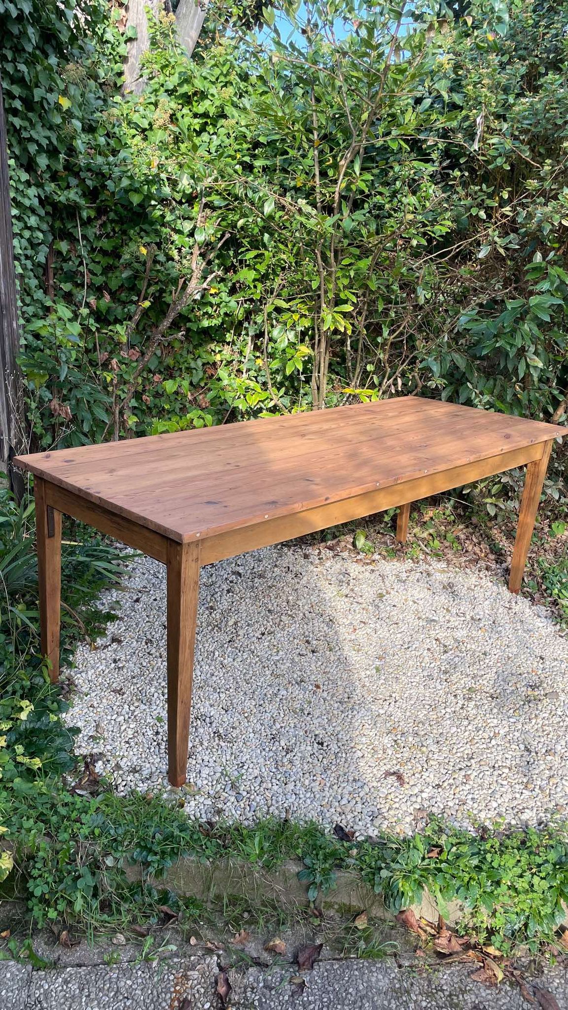 Grande table de ferme pieds fuseaux