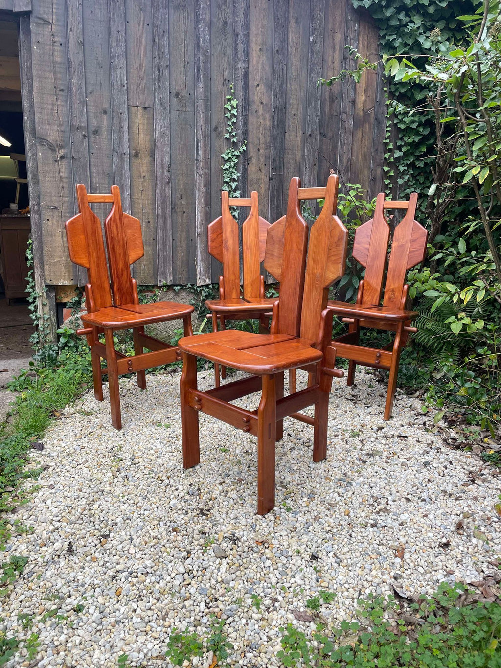 Suite de 4 chaises italiennes années 70