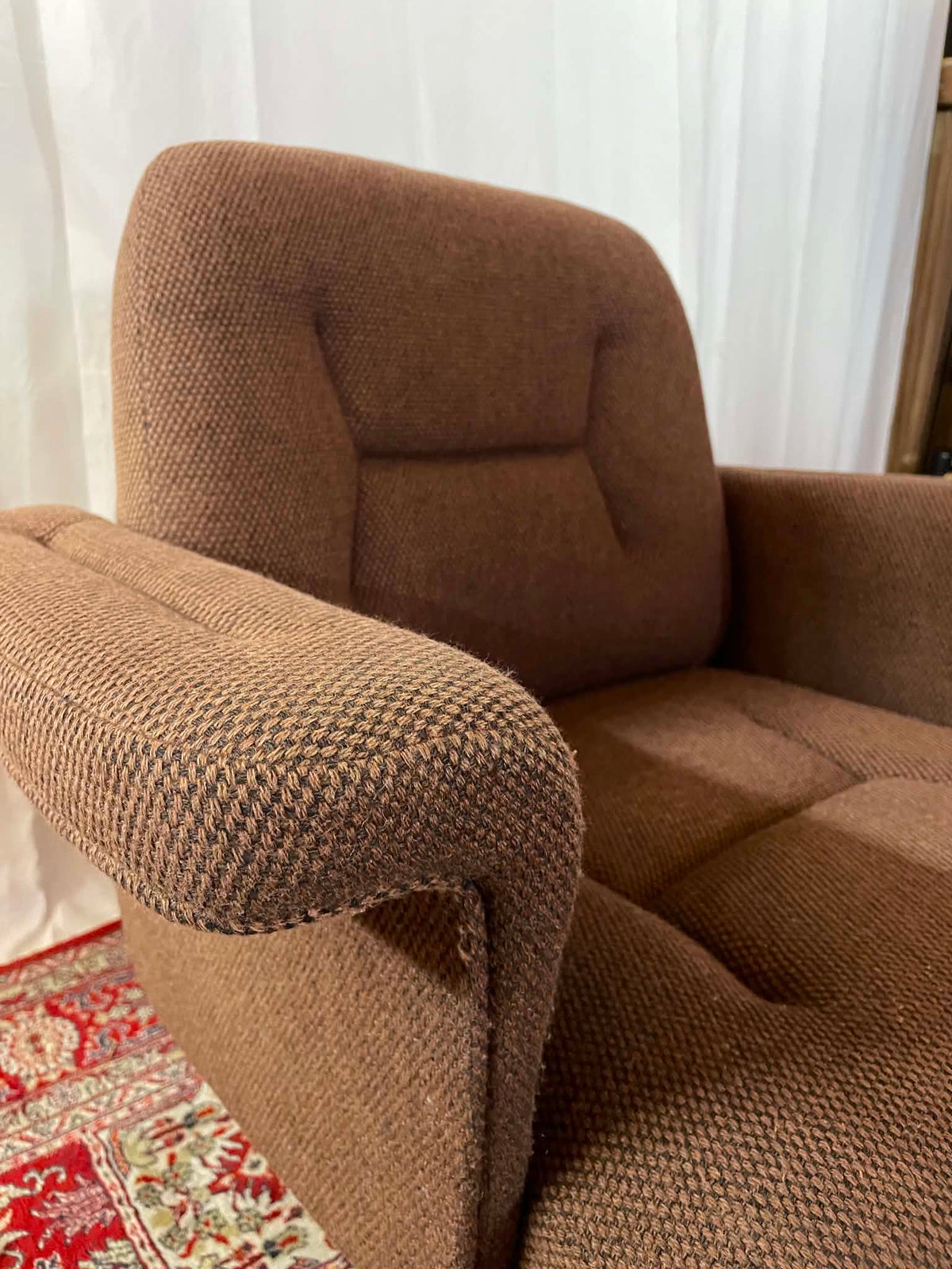 Fauteuil pivotant vintage en tweed marron et chrome – Années 1970