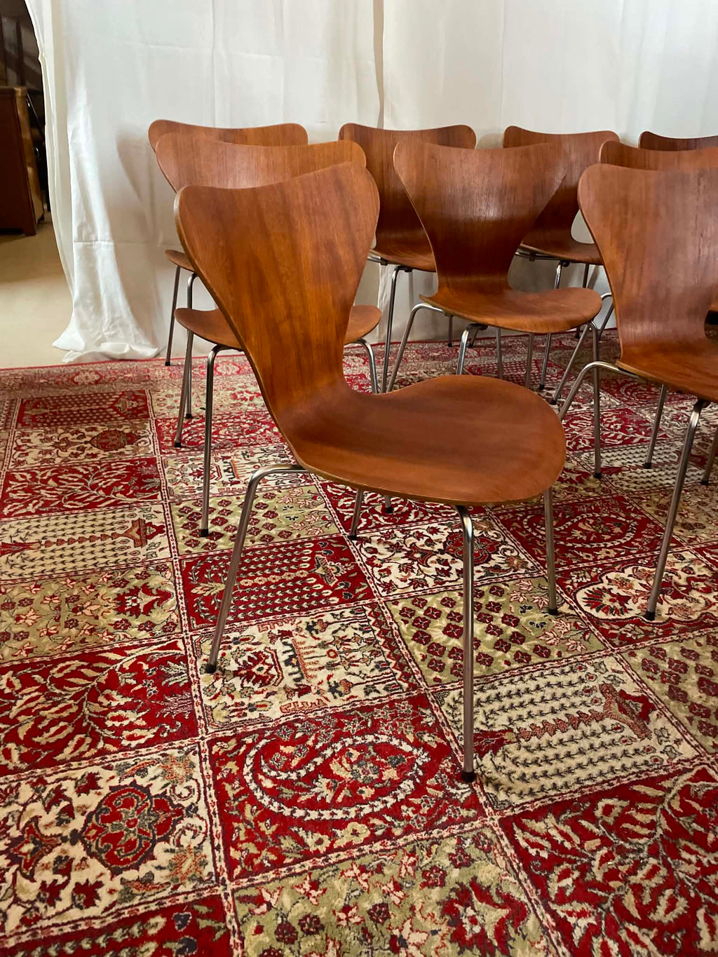 Lot de 11 chaises Series 7 par Arne Jacobsen pour Fritz Hansen – Teck