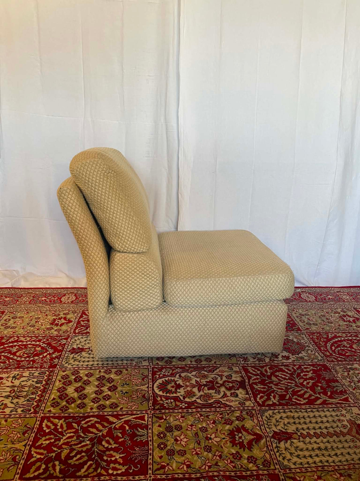 Chauffeuse vintage Swann en tissu beige texturé