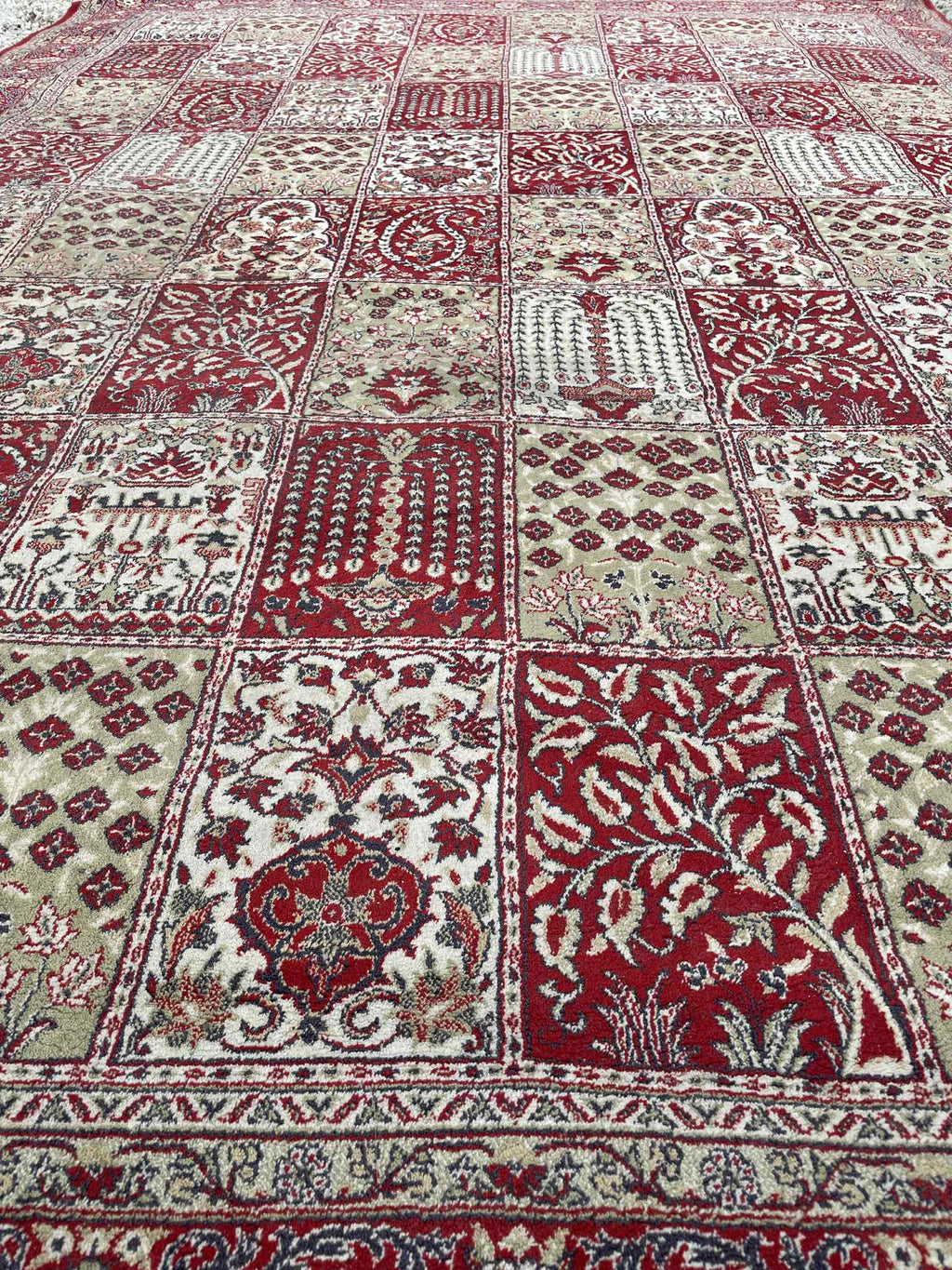 Très grand tapis oriental