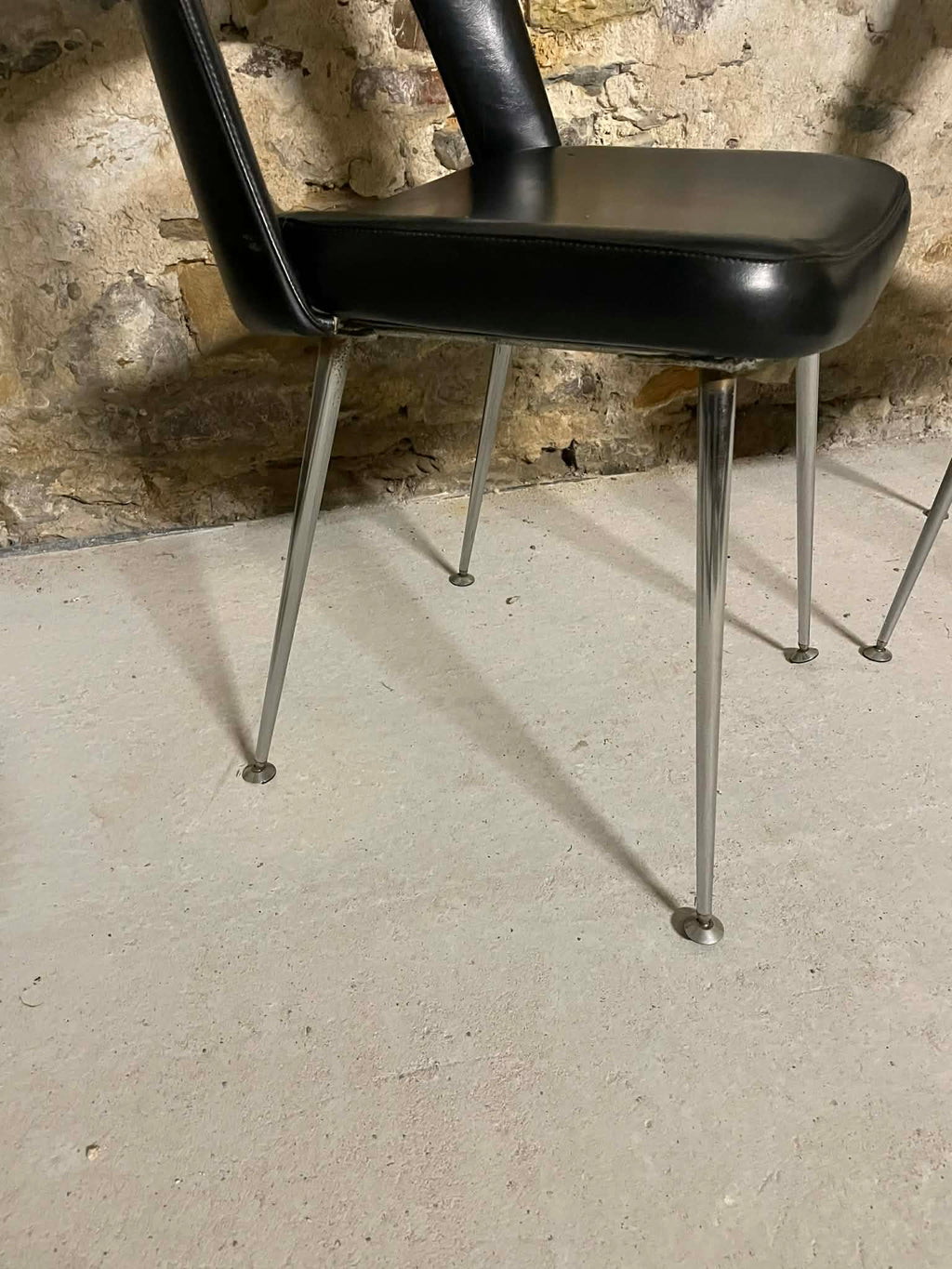 Lot de 2 chaises design noir pieds métal style contemporain
