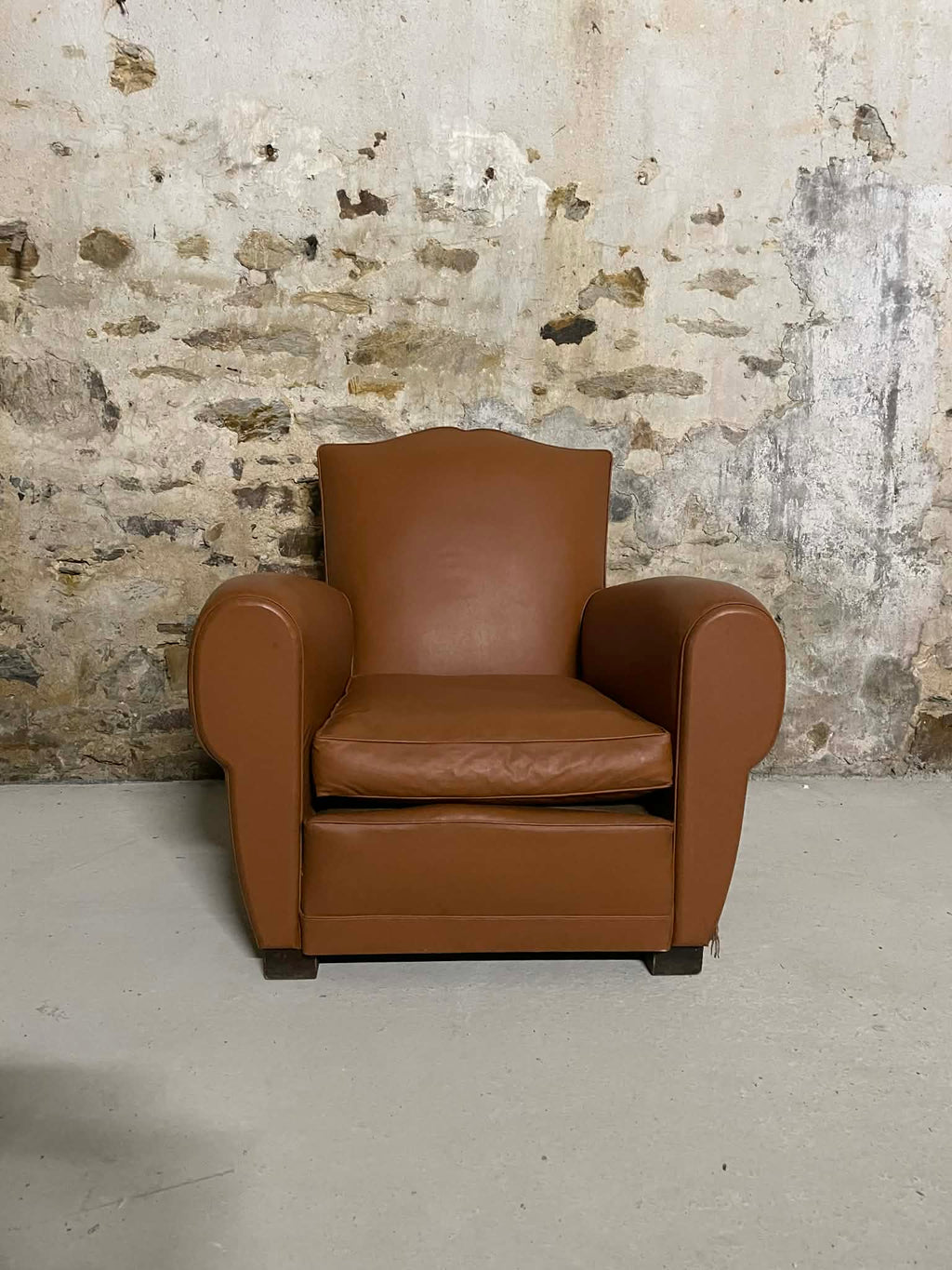 Paire de fauteuils vintage en simili cuir camel style club