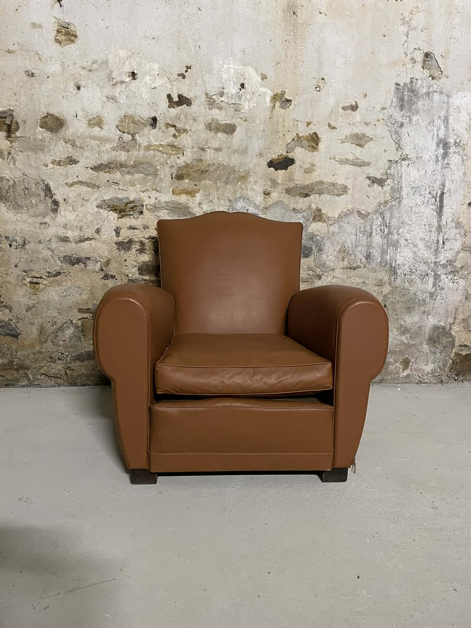 Paire de fauteuils vintage en simili cuir camel style club
