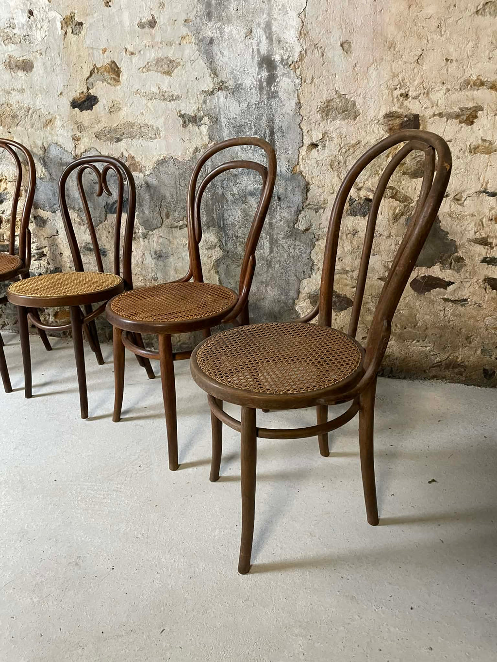 Lot de 5 chaises bistrot en bois courbé et cannage