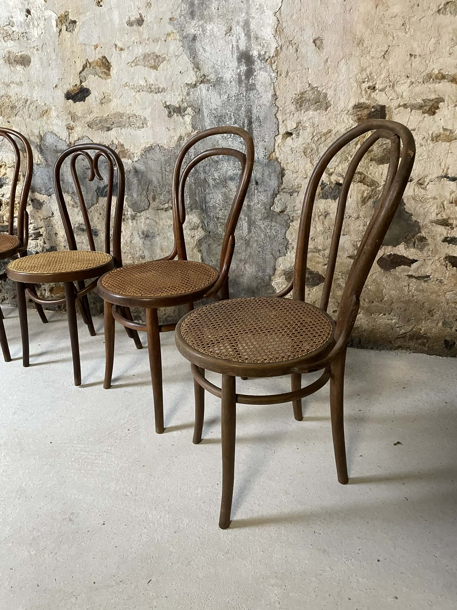 Lot de 5 chaises bistrot en bois courbé et cannage