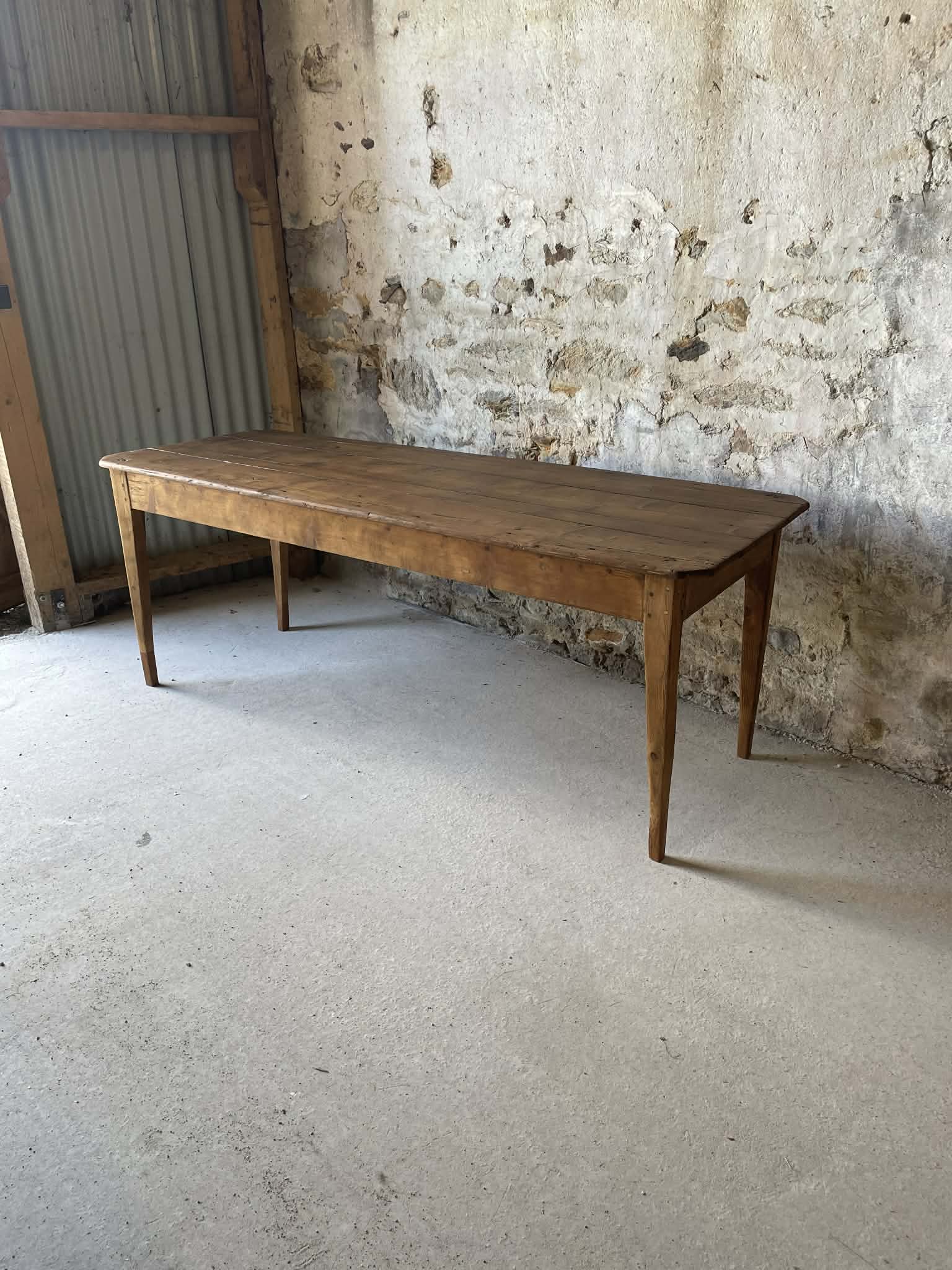 Table ancienne en bois pieds fuseaux