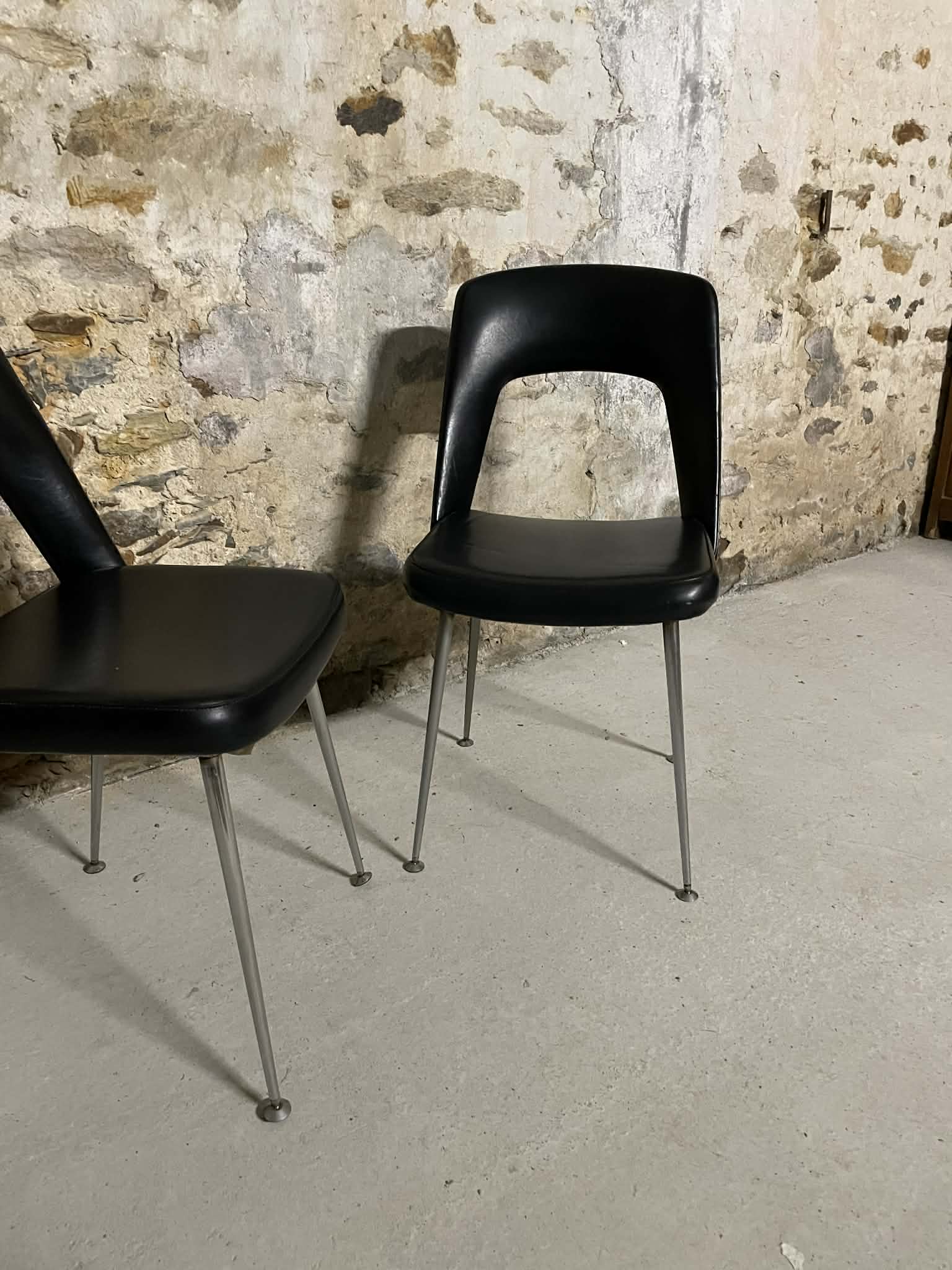 Lot de 2 chaises design noir pieds métal style contemporain